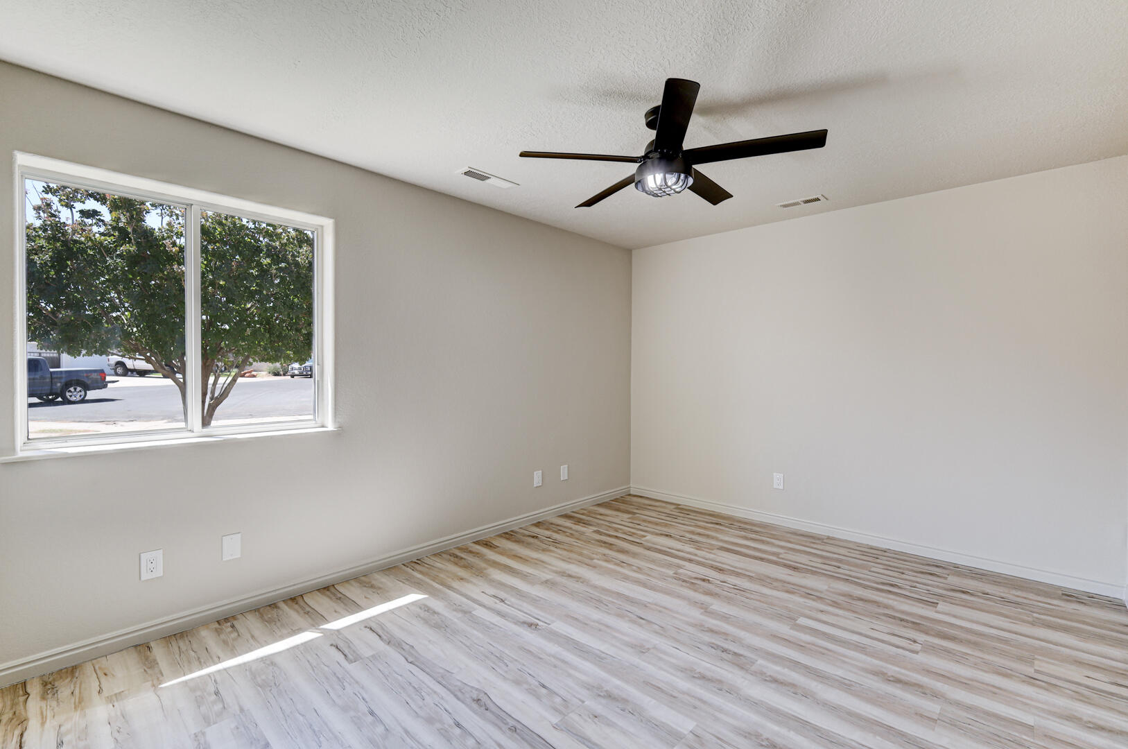 BLOOMINGTON HILLS - Residential