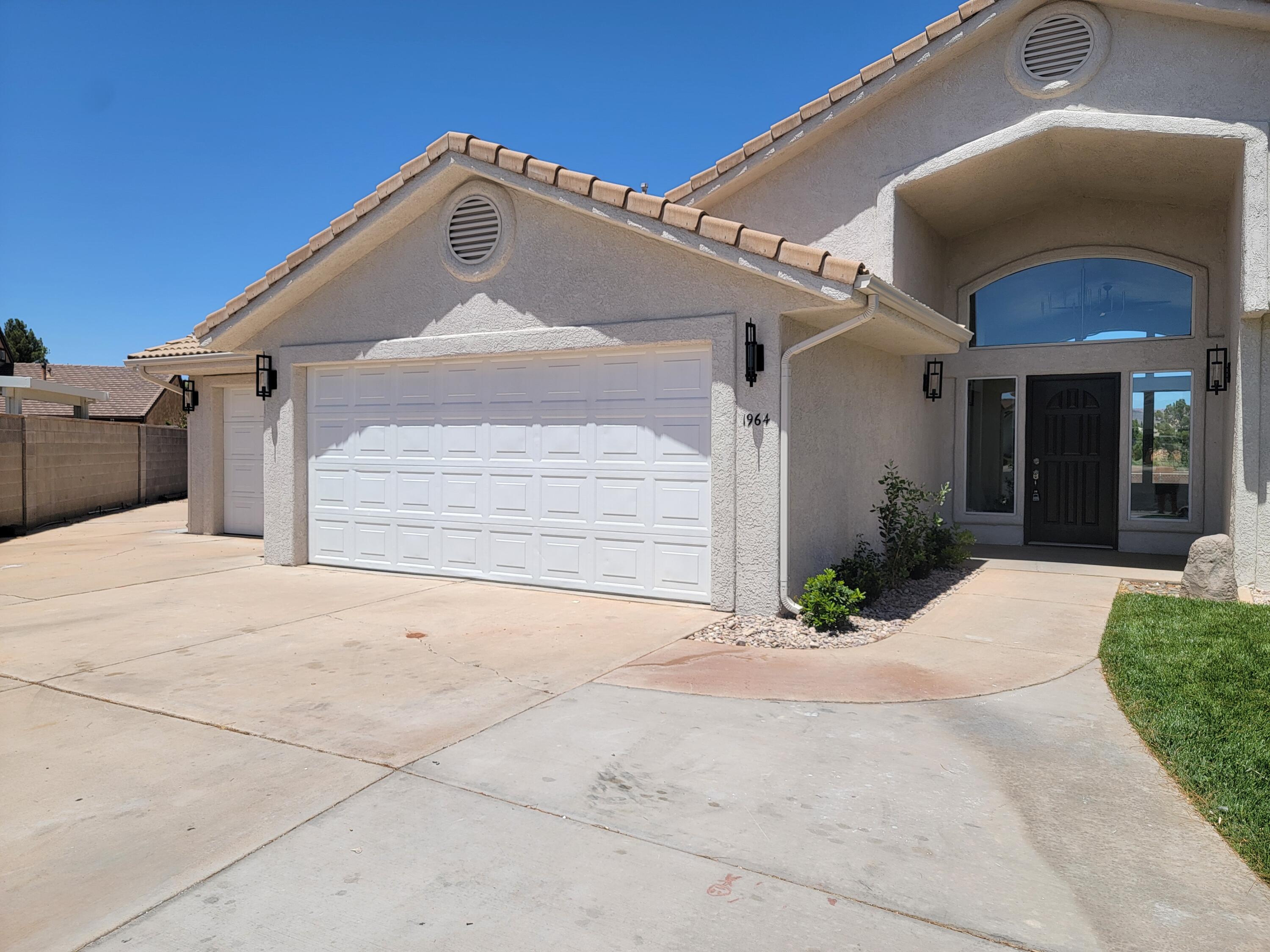 BLOOMINGTON HILLS - Residential