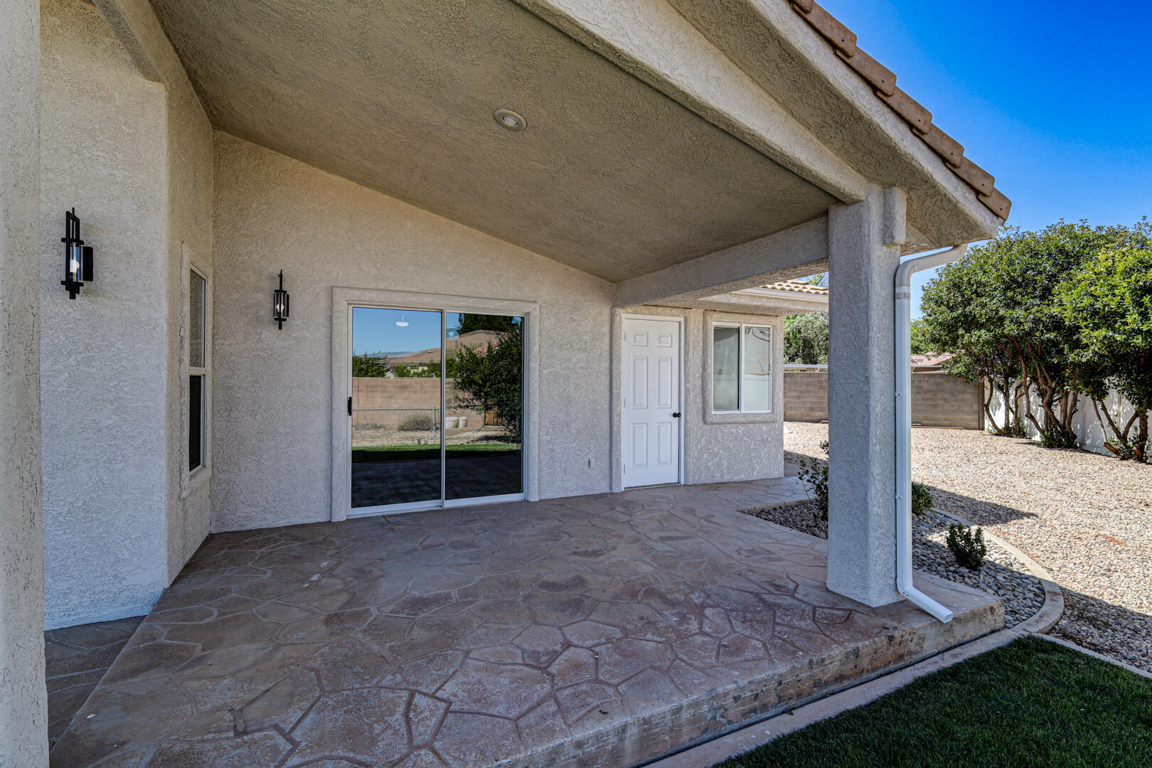 BLOOMINGTON HILLS - Residential