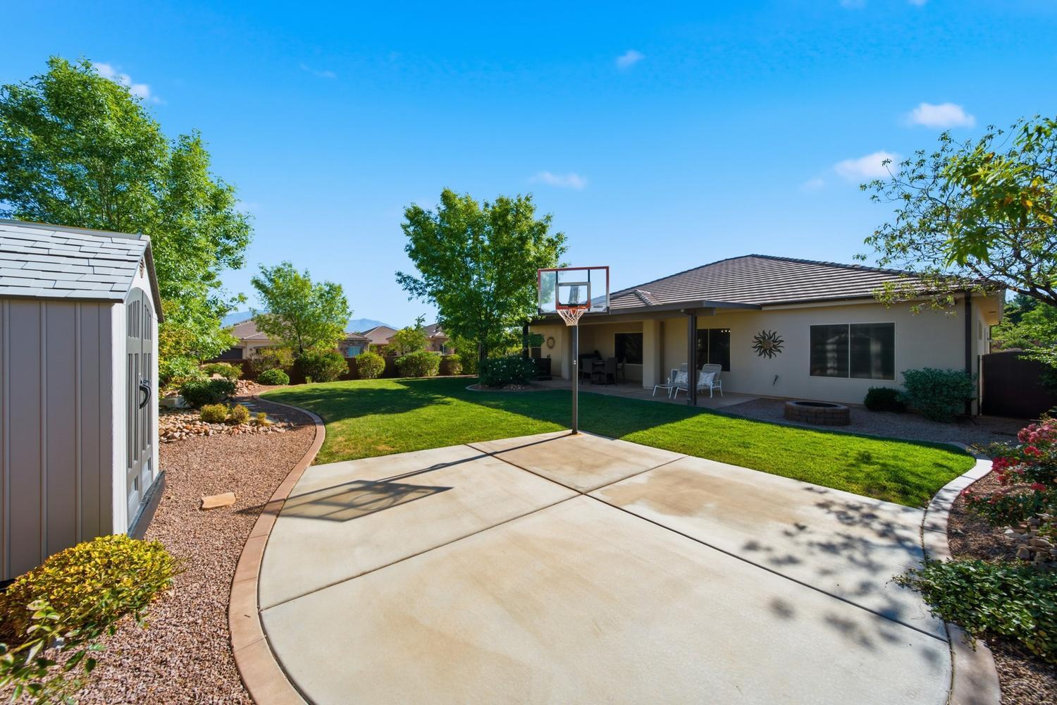 REDWOOD ESTATES - Residential