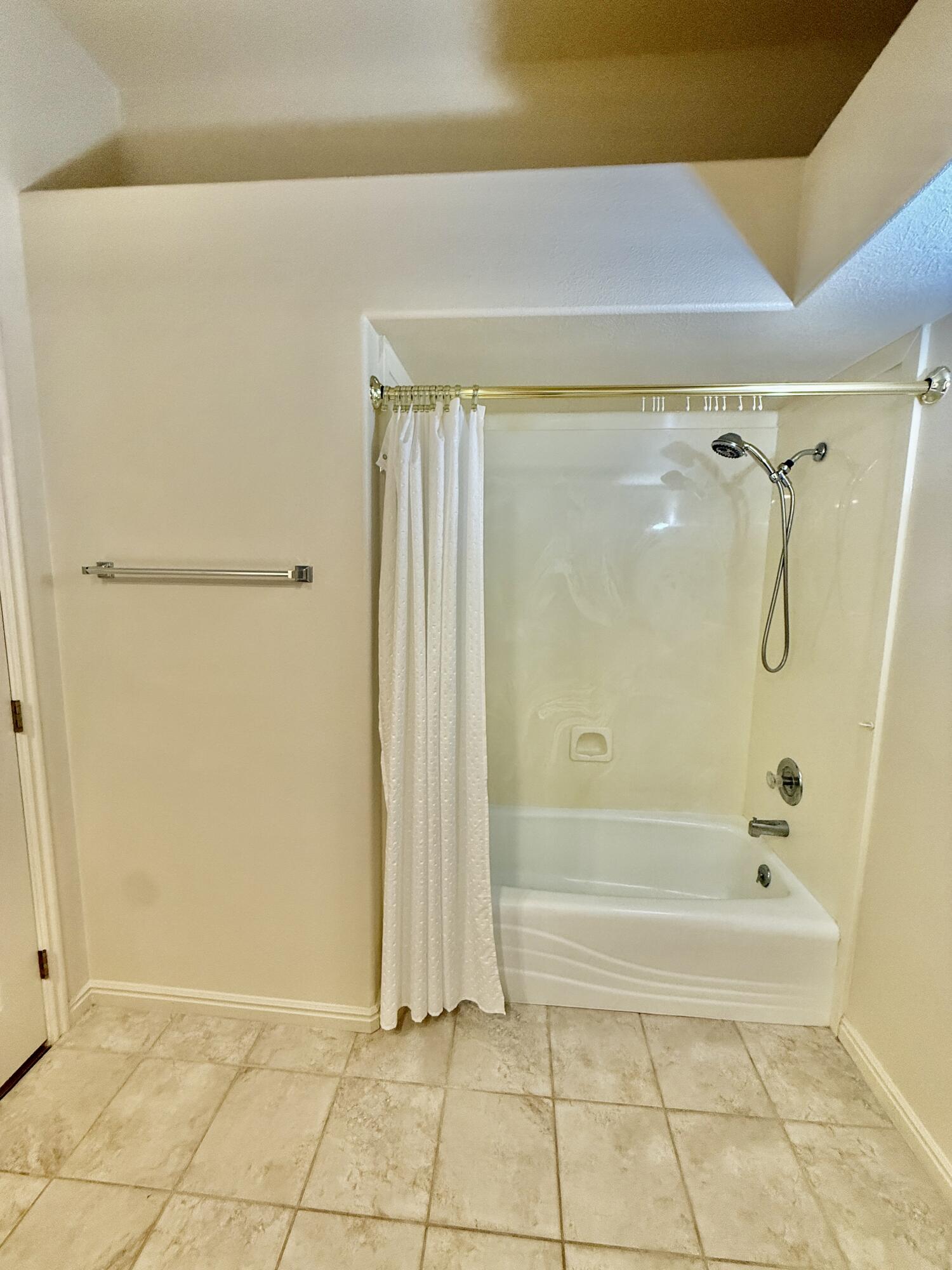 BLOOMINGTON HILLS - Residential