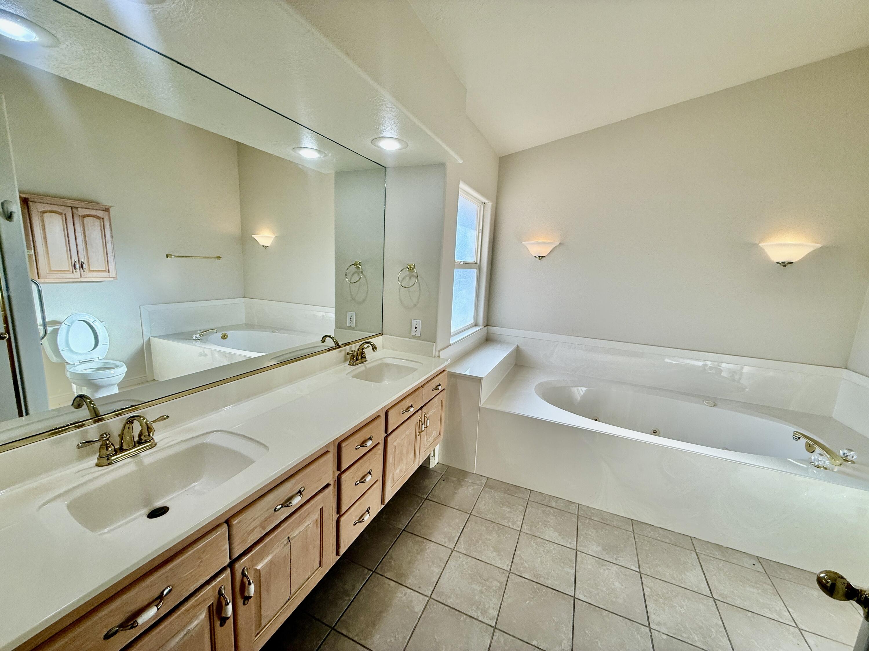 BLOOMINGTON HILLS - Residential