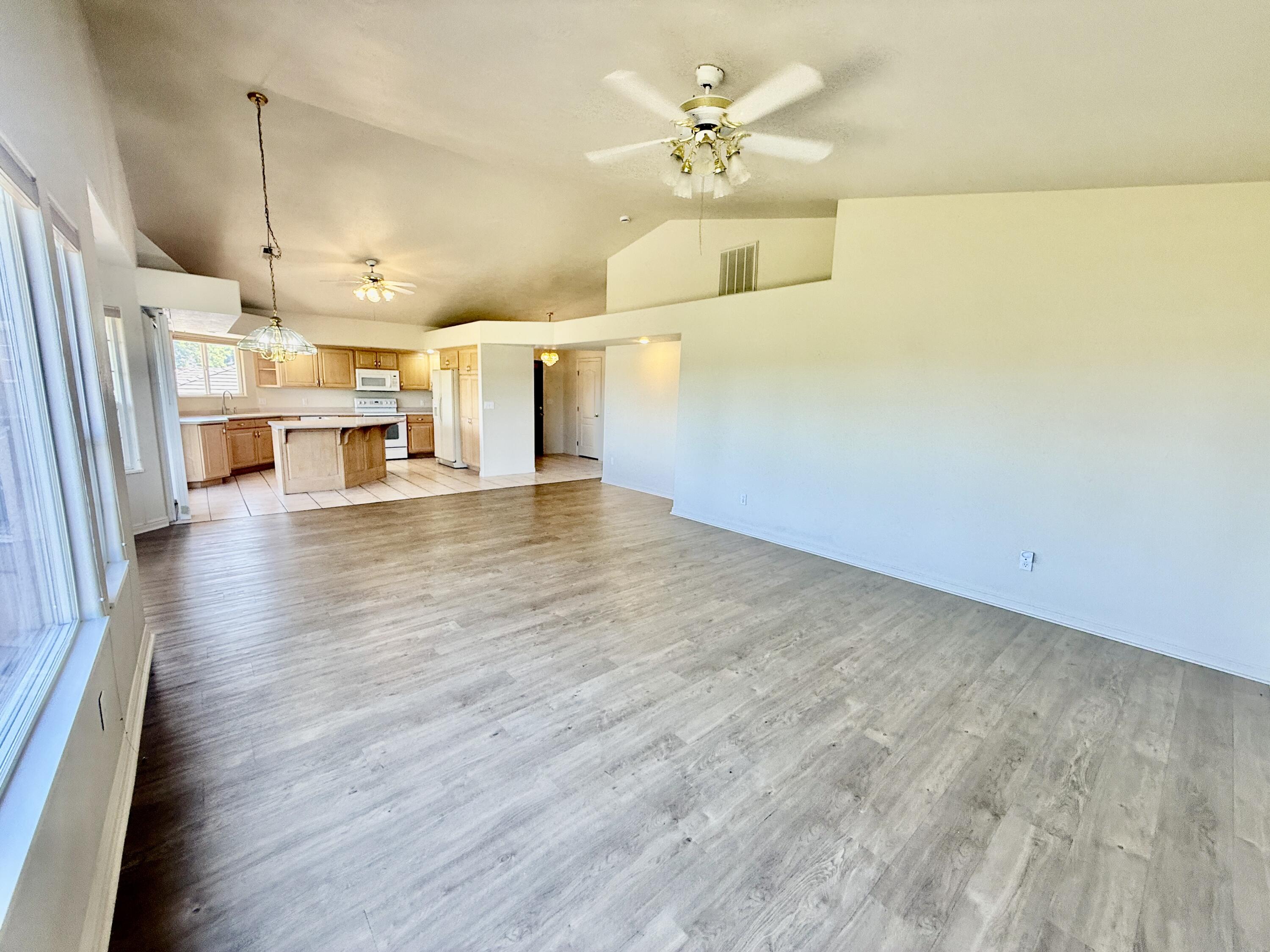 BLOOMINGTON HILLS - Residential