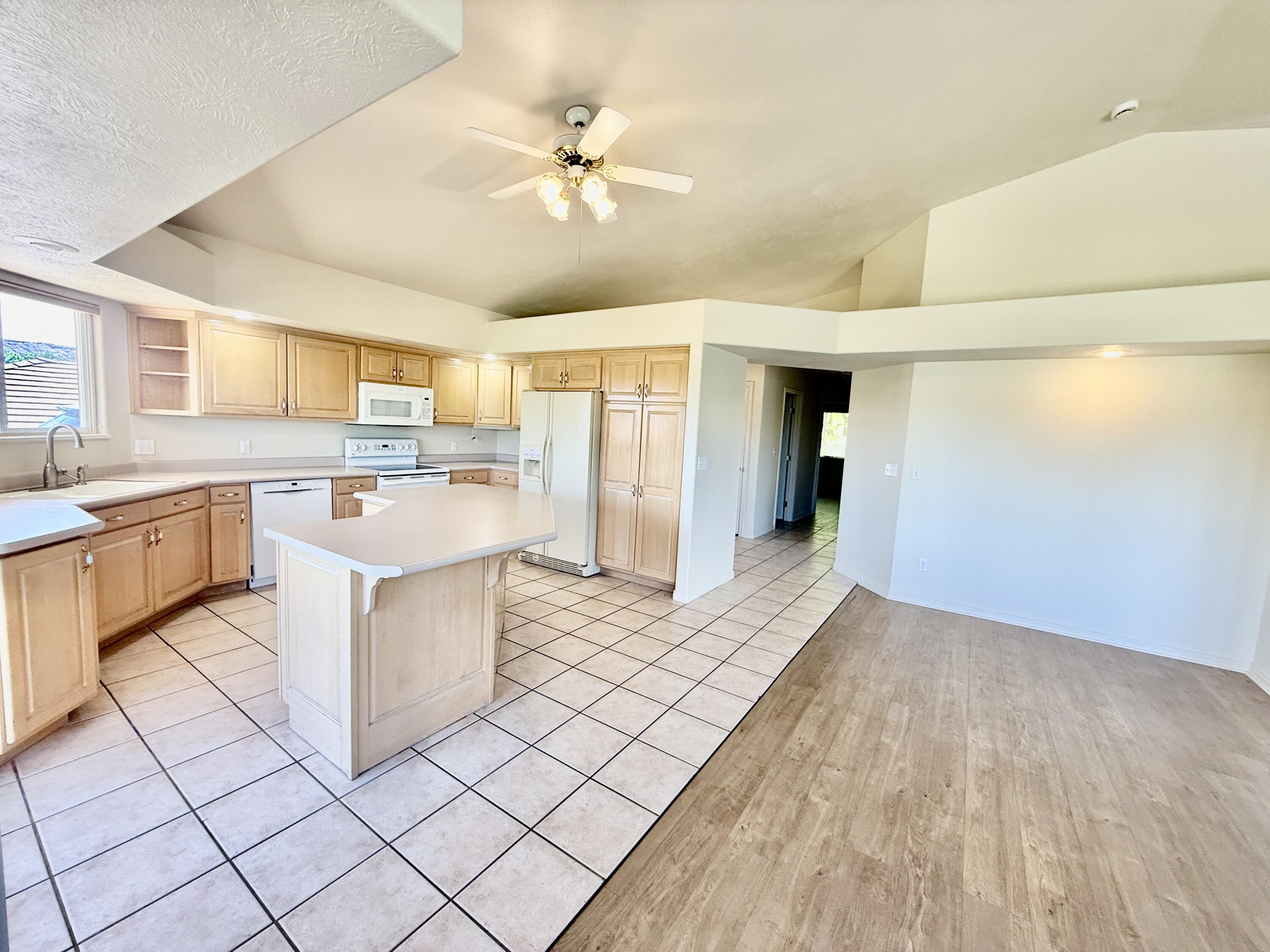 BLOOMINGTON HILLS - Residential