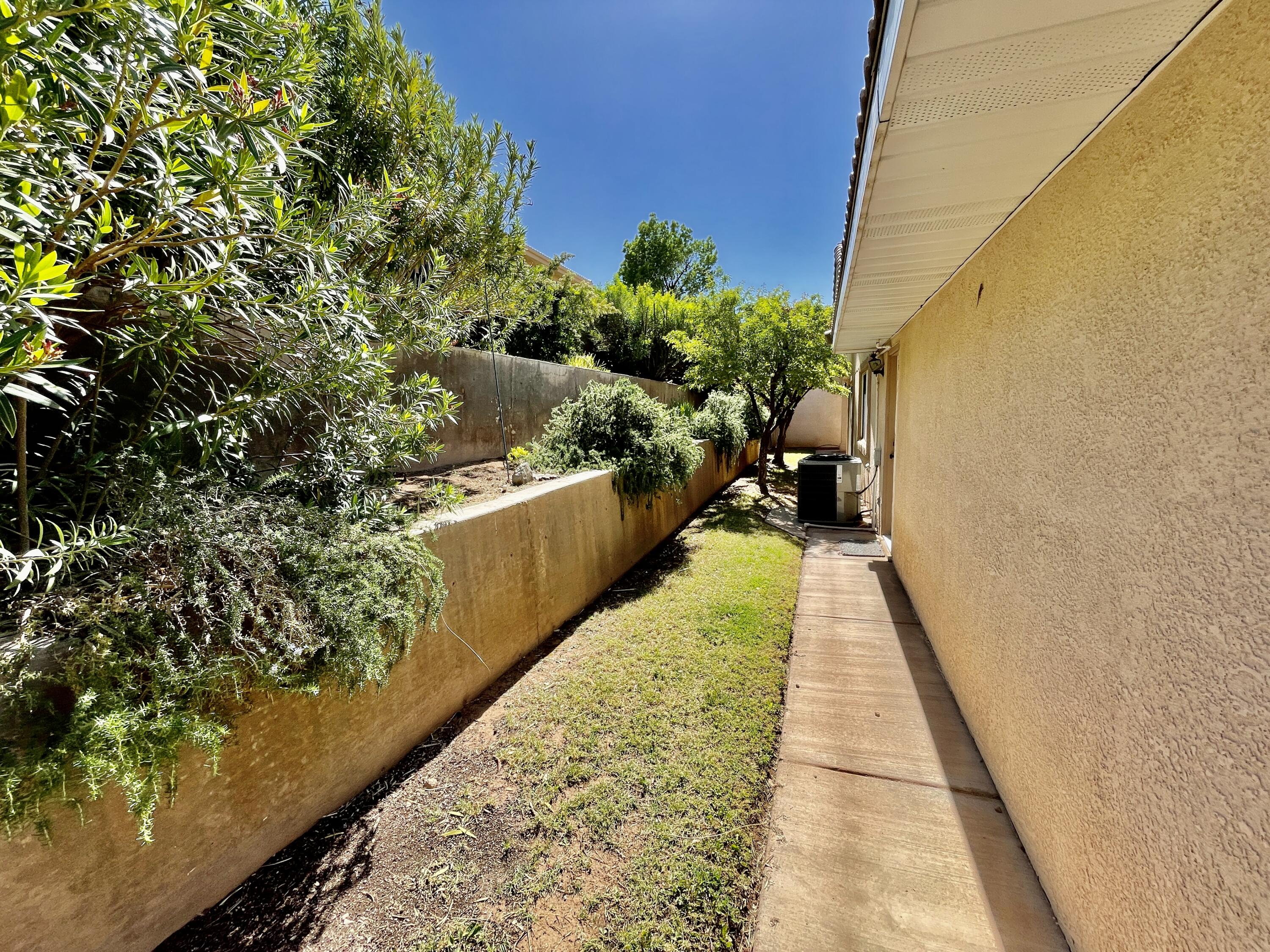 BLOOMINGTON HILLS - Residential