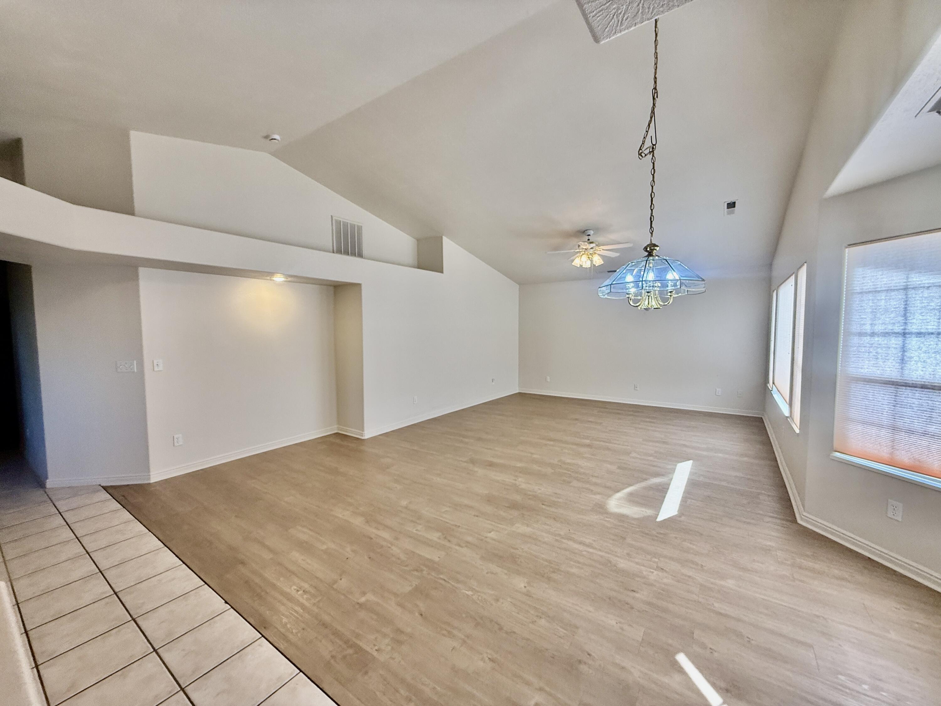 BLOOMINGTON HILLS - Residential