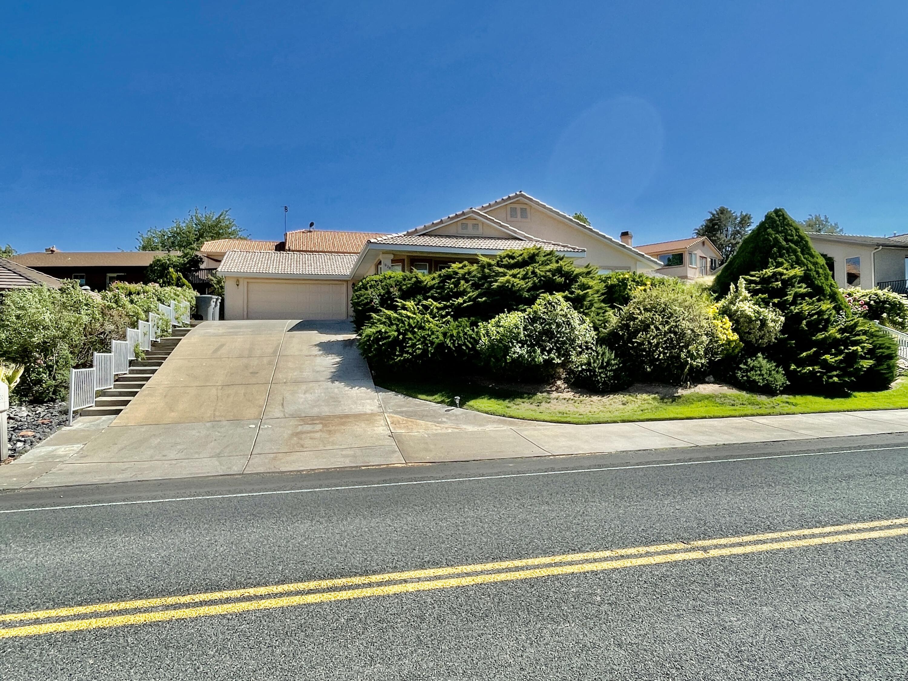 BLOOMINGTON HILLS - Residential