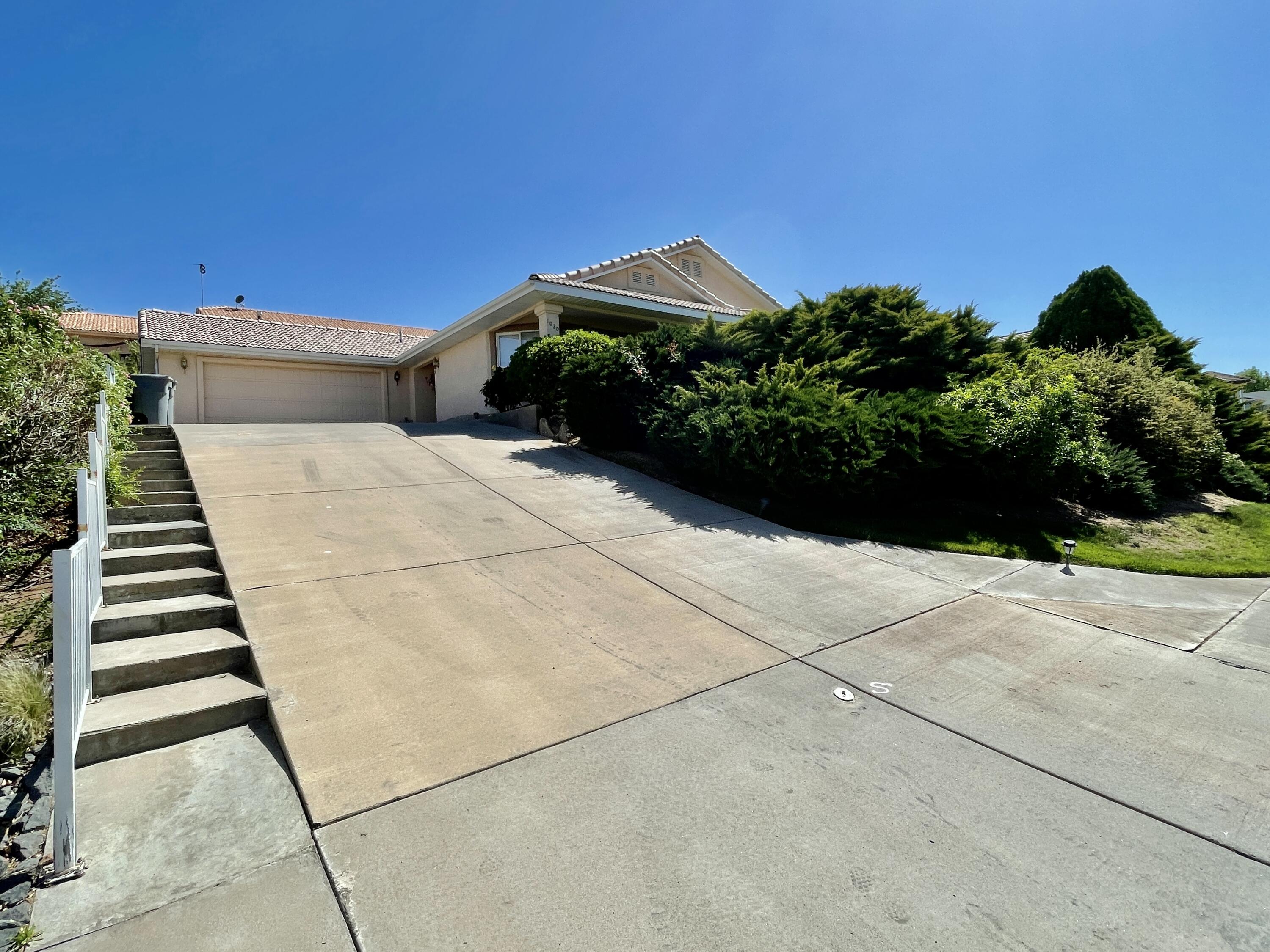BLOOMINGTON HILLS - Residential