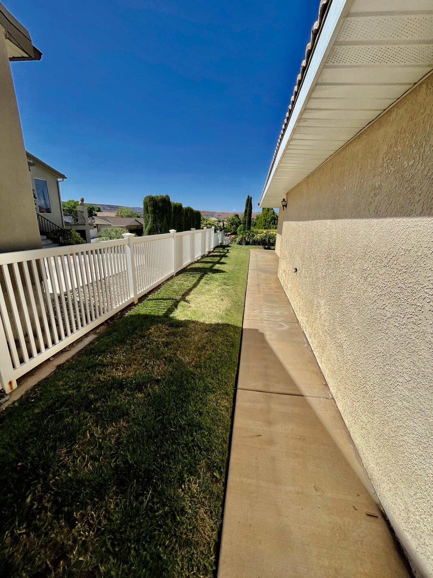BLOOMINGTON HILLS - Residential