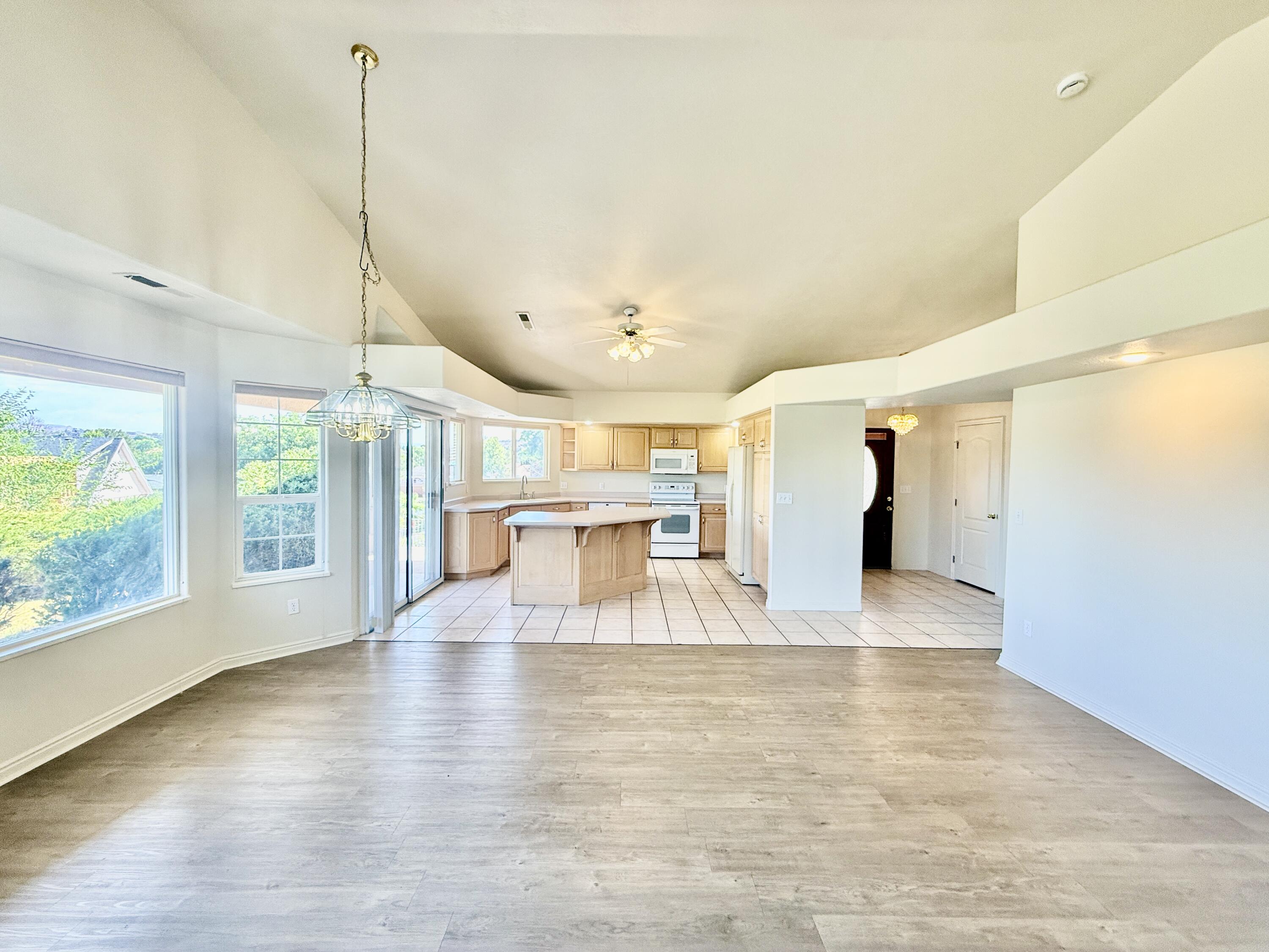 BLOOMINGTON HILLS - Residential