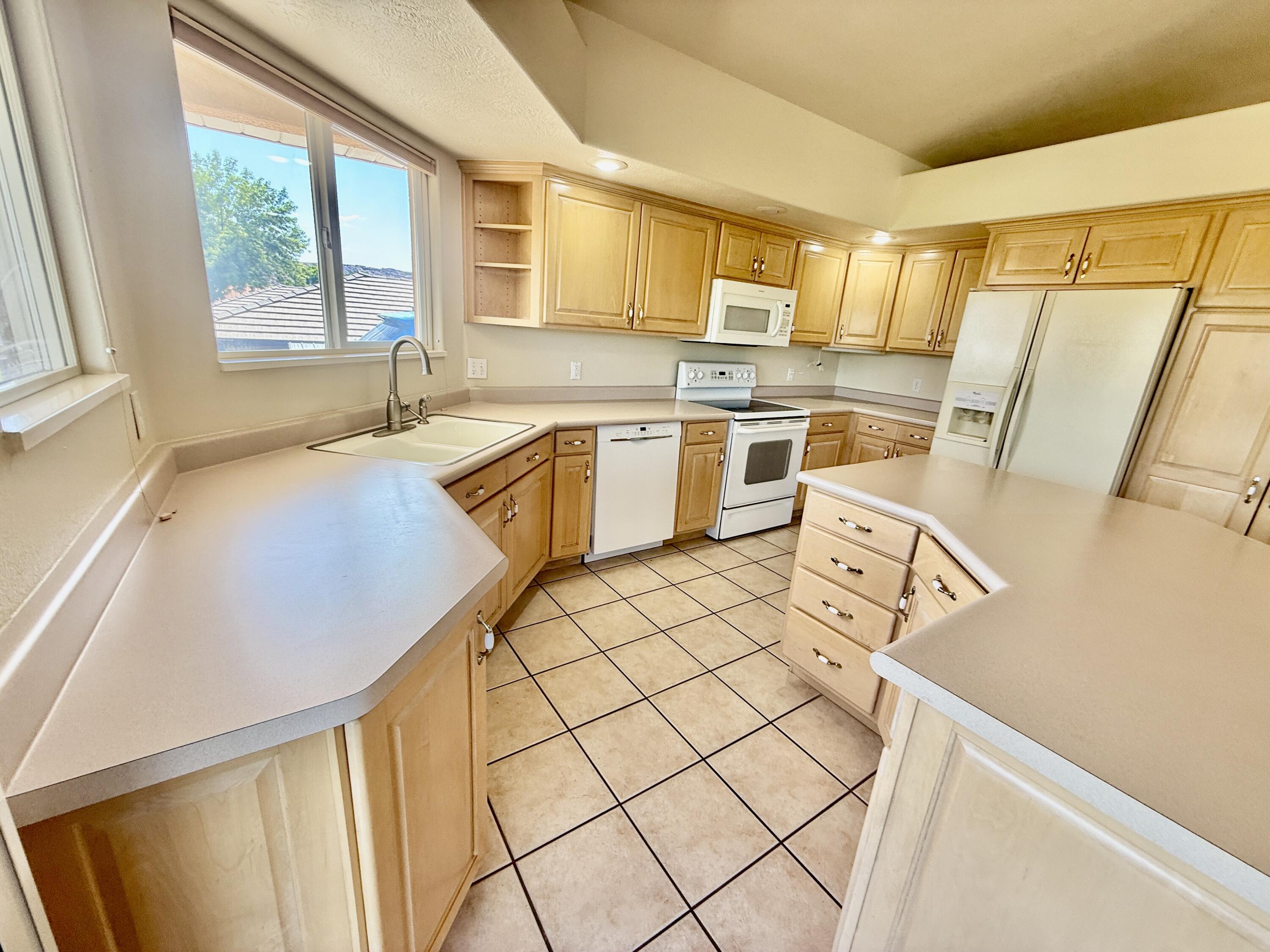 BLOOMINGTON HILLS - Residential