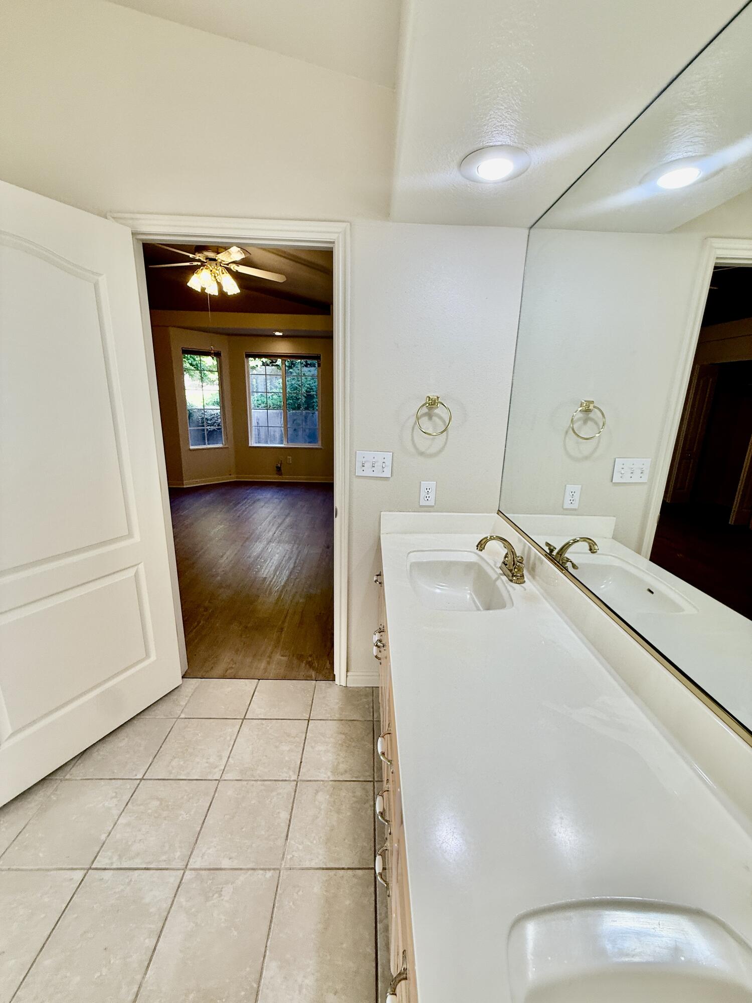 BLOOMINGTON HILLS - Residential