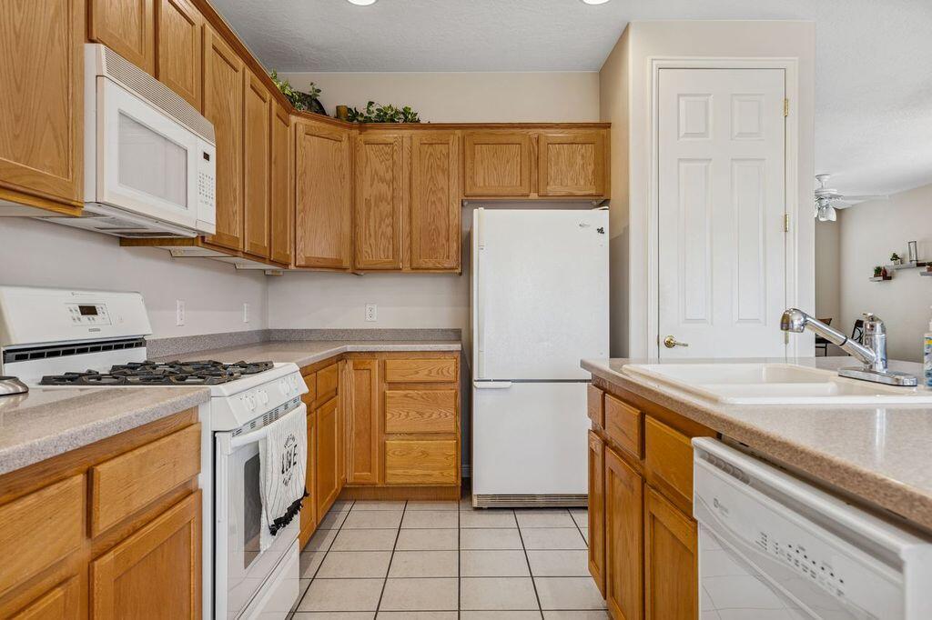 CORAL CANYON - Residential