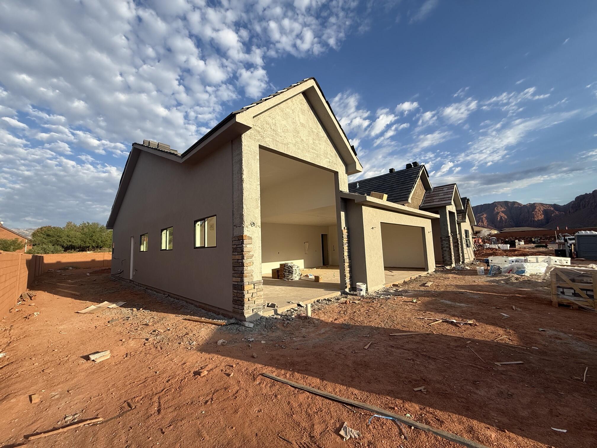 ONYX CANYON - Residential