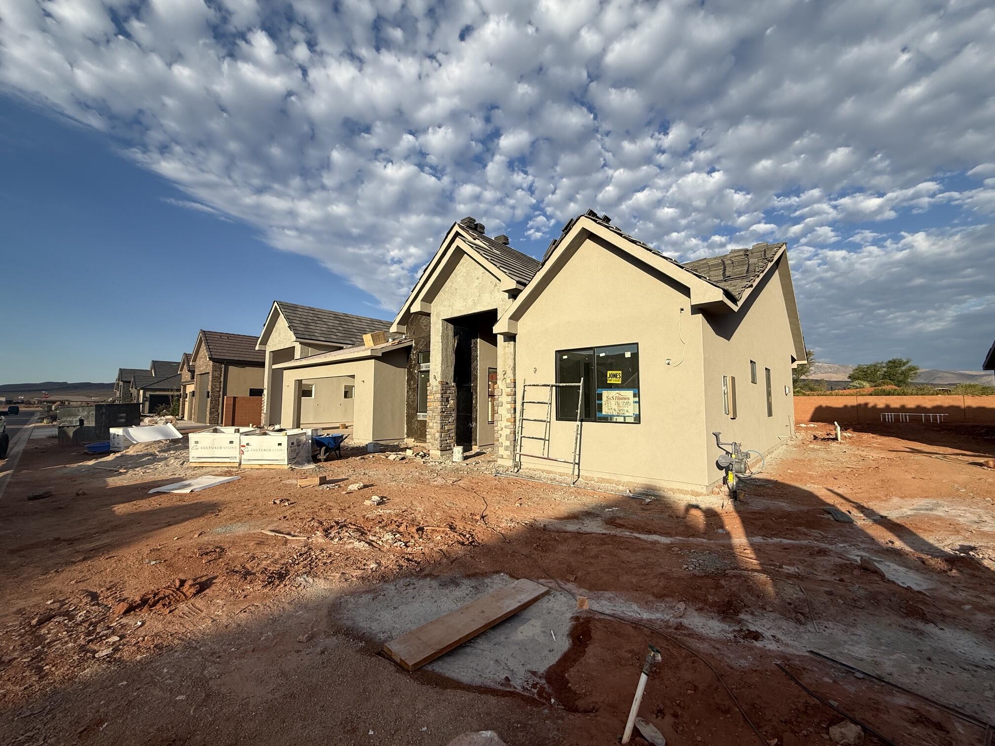 ONYX CANYON - Residential