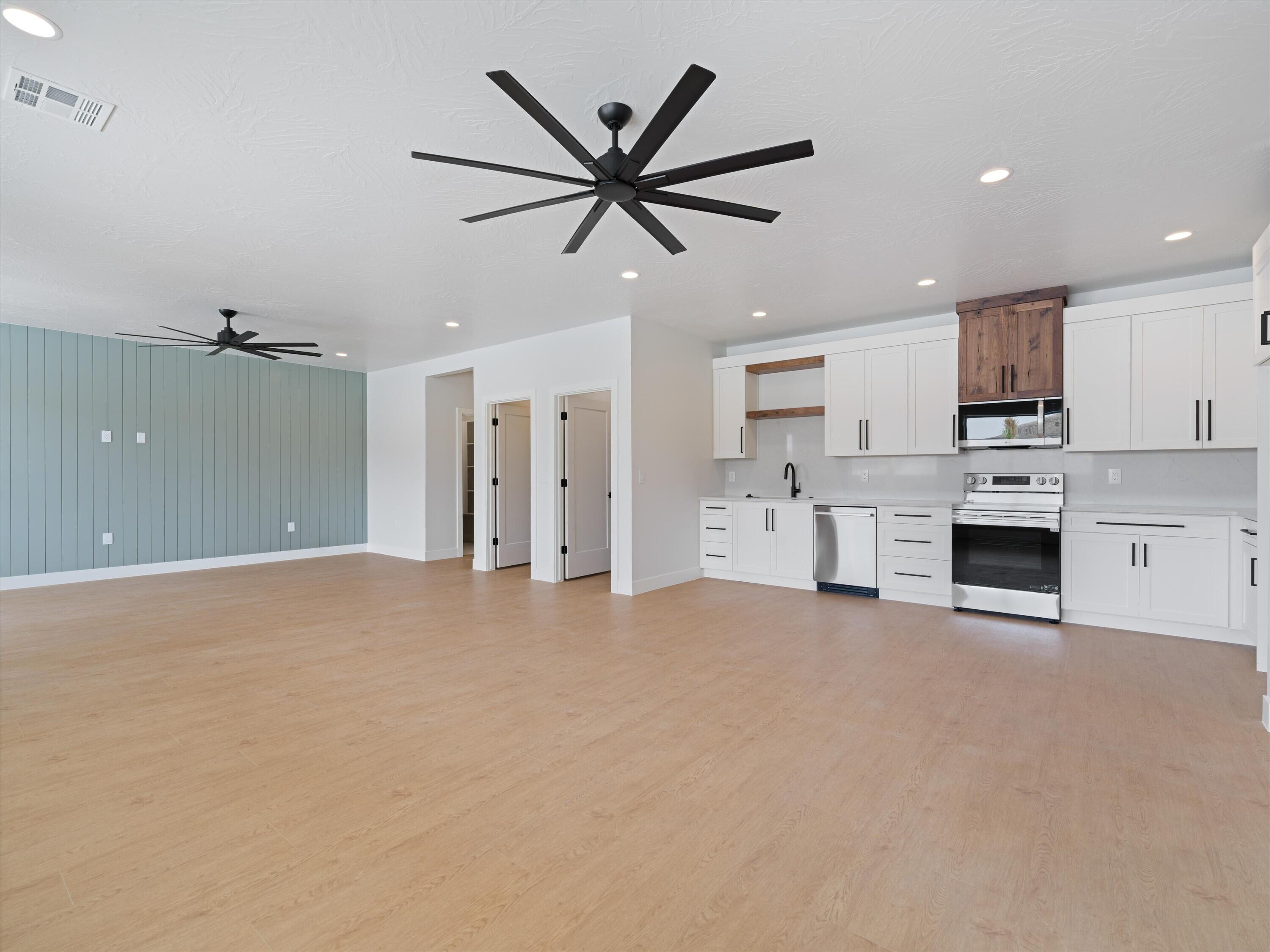 SCENIC POINTE - Residential