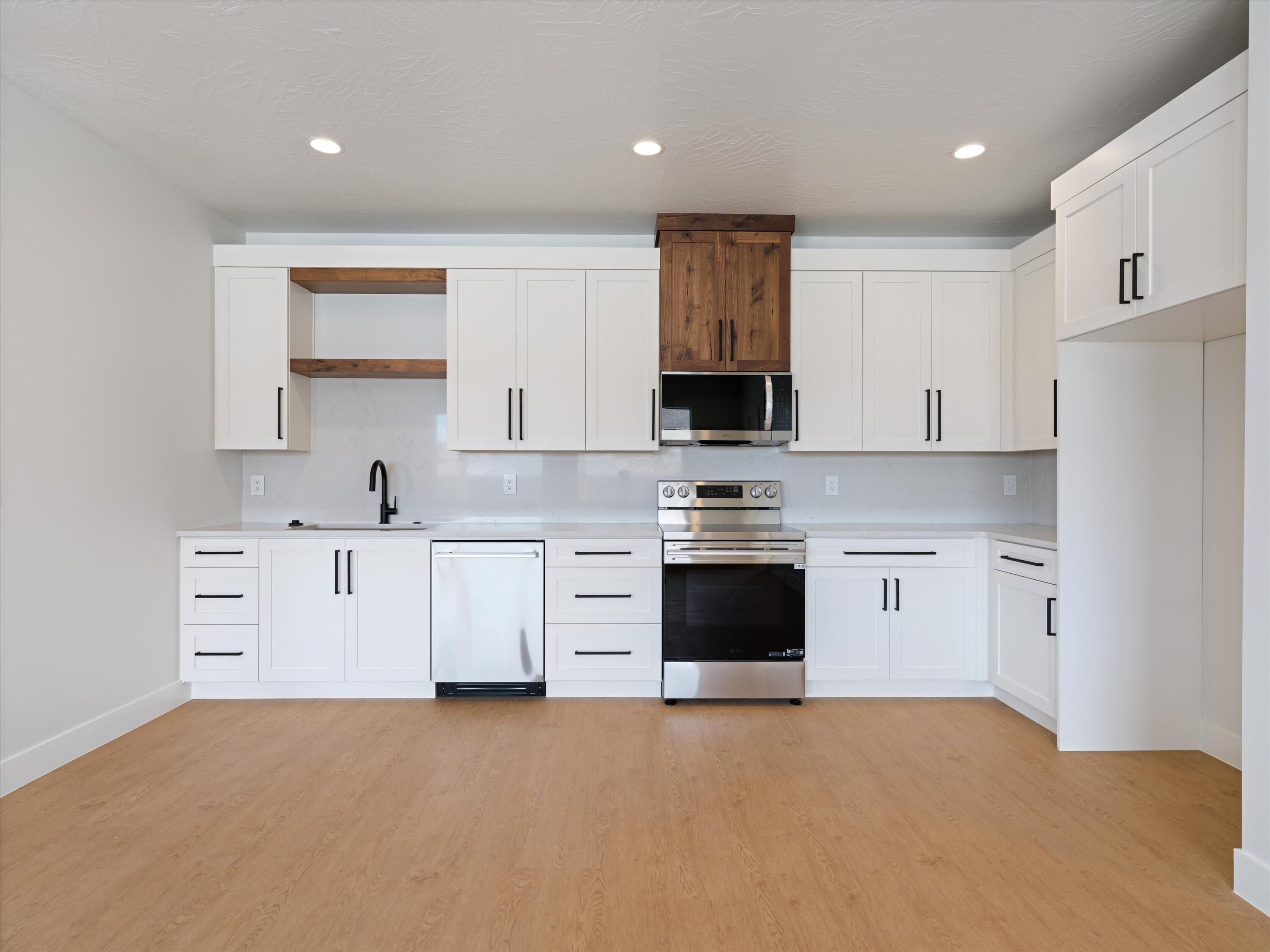 SCENIC POINTE - Residential