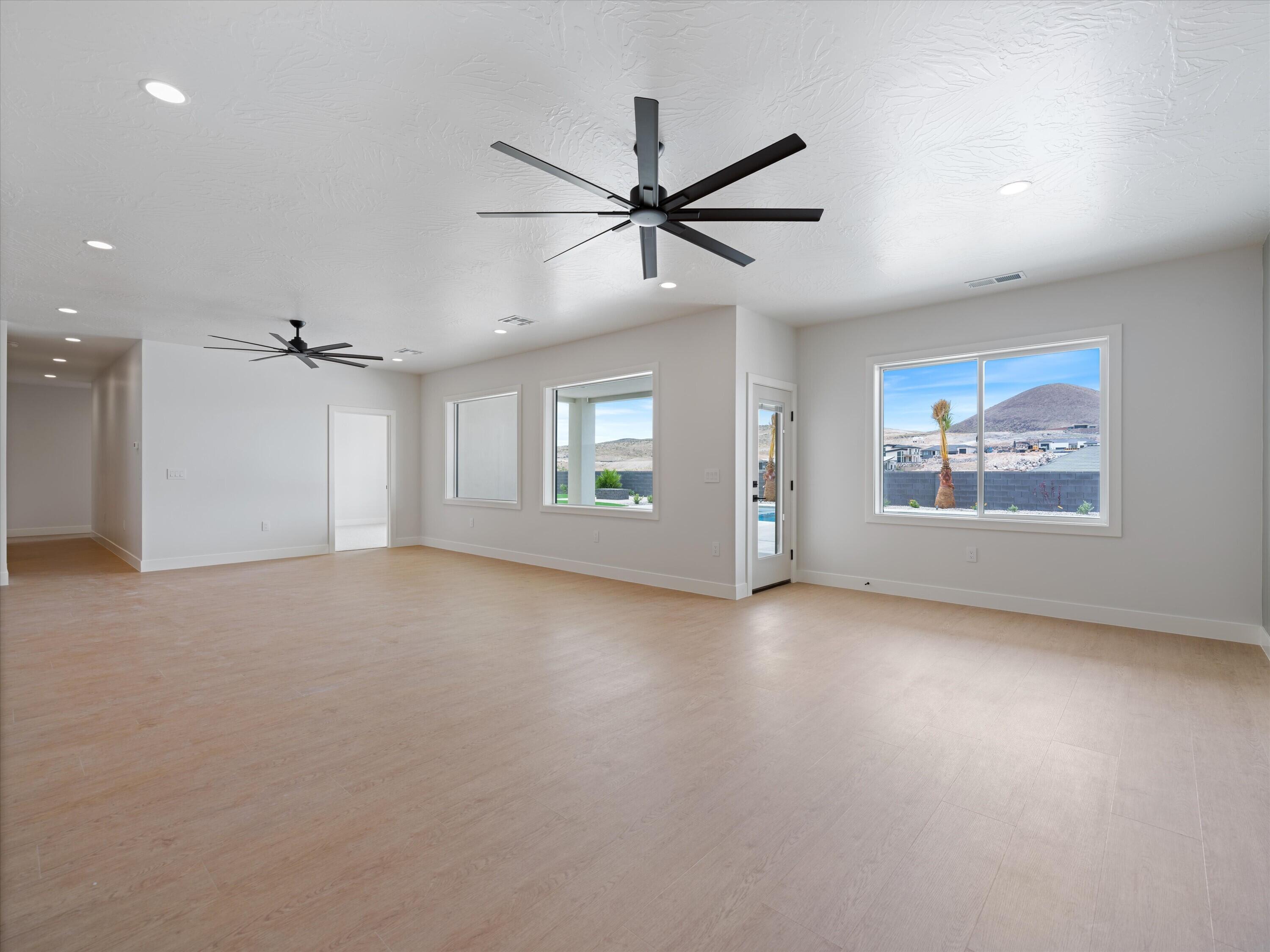 SCENIC POINTE - Residential