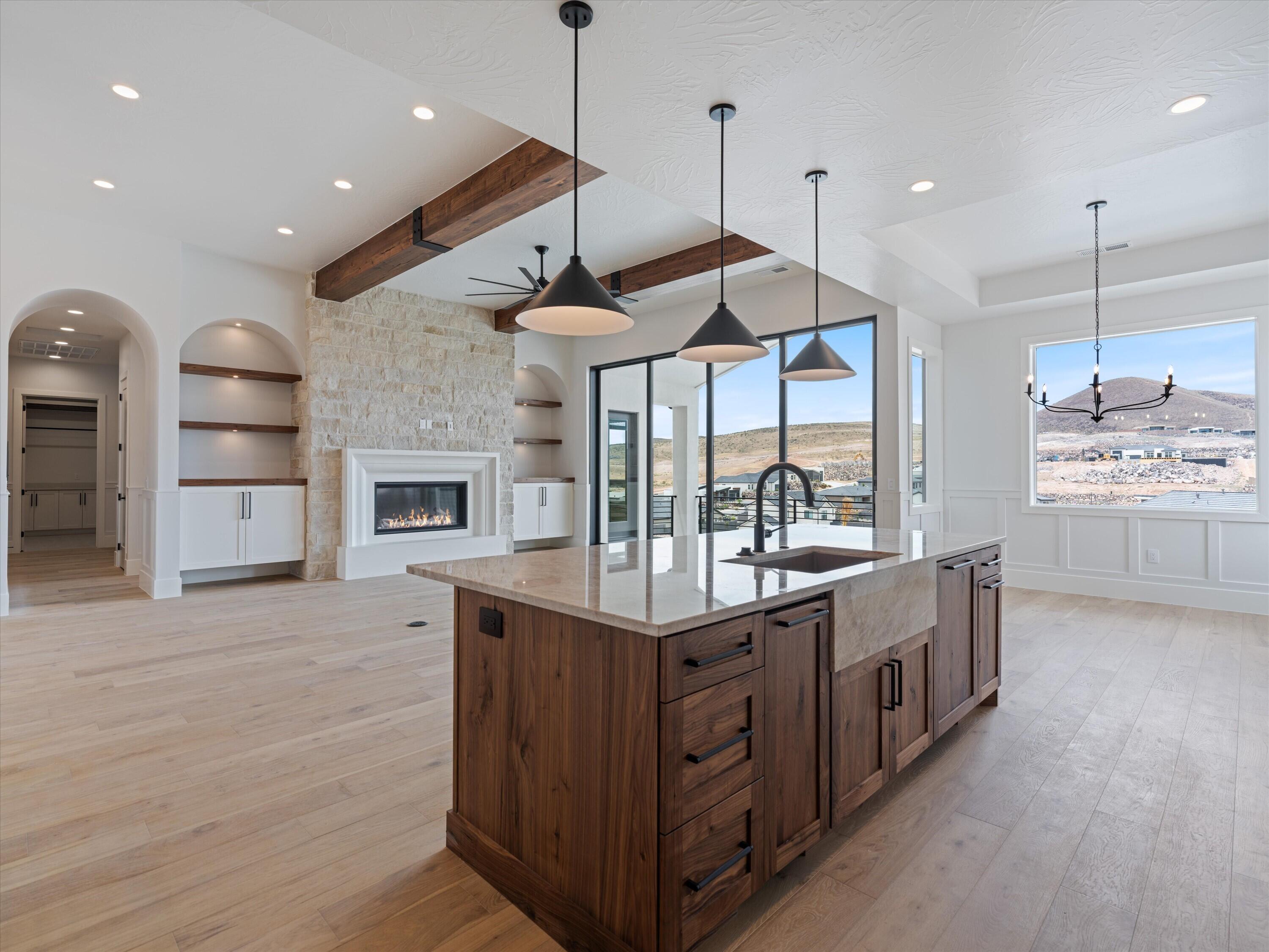 SCENIC POINTE - Residential