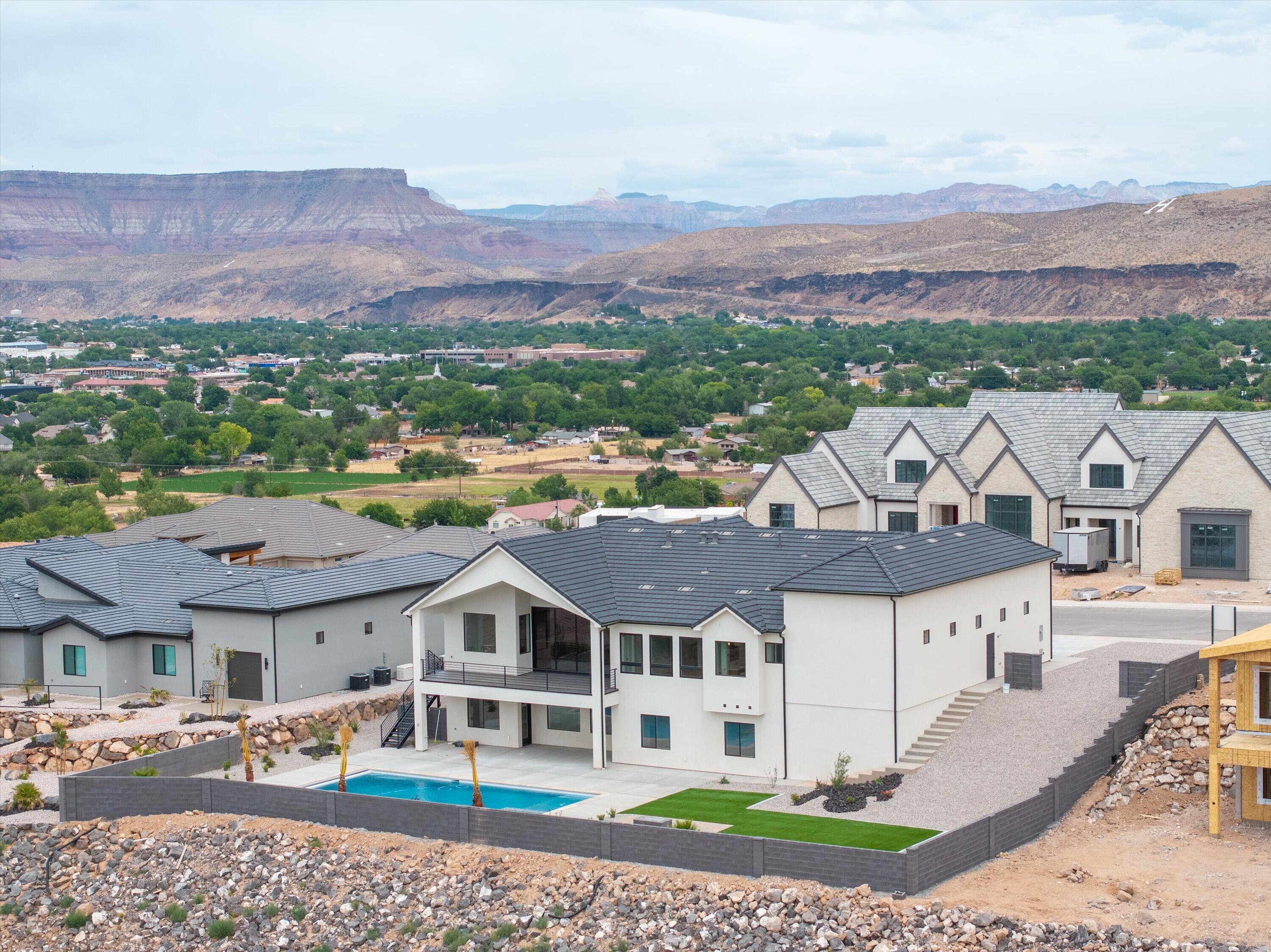 SCENIC POINTE - Residential