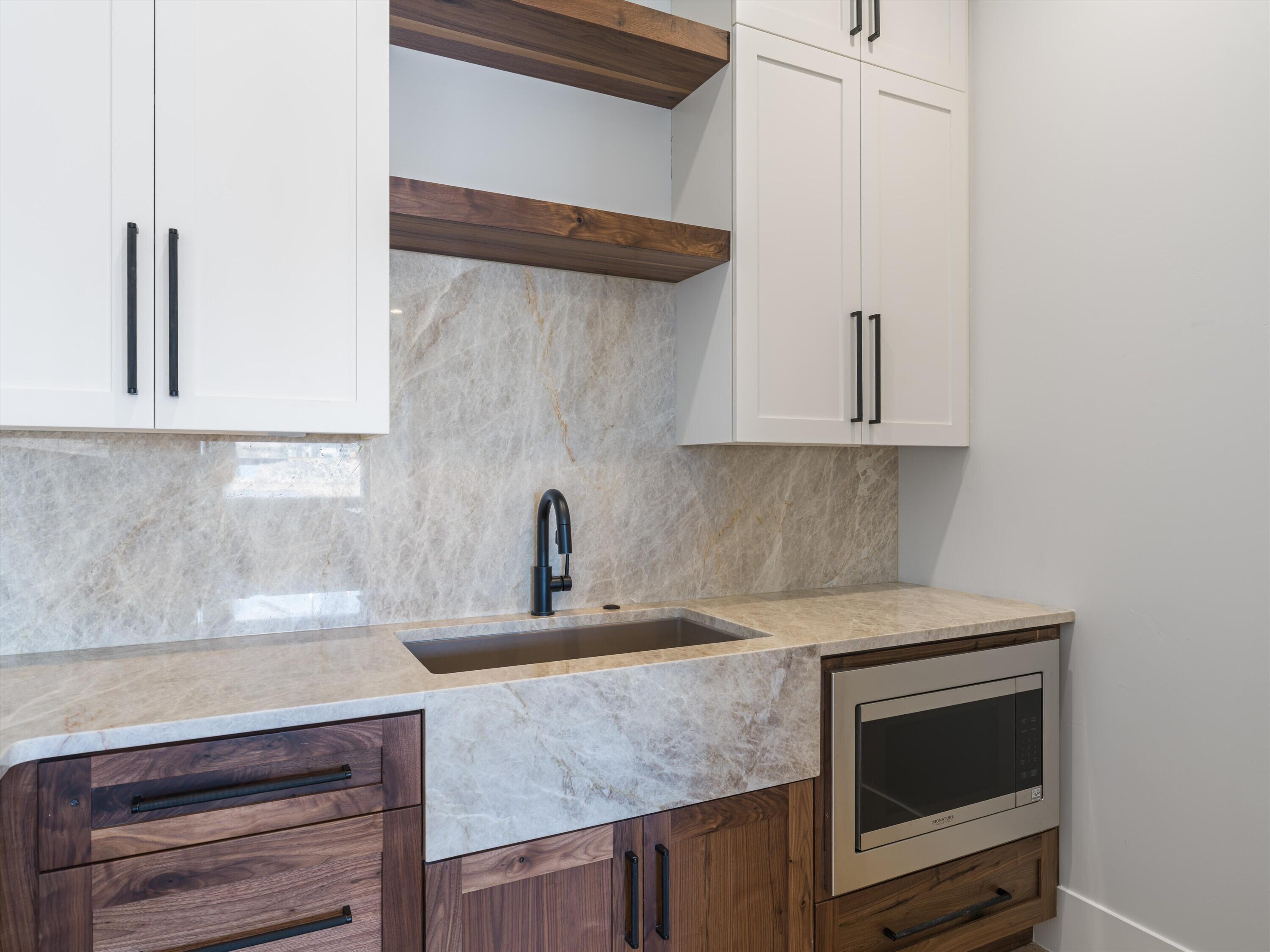 SCENIC POINTE - Residential