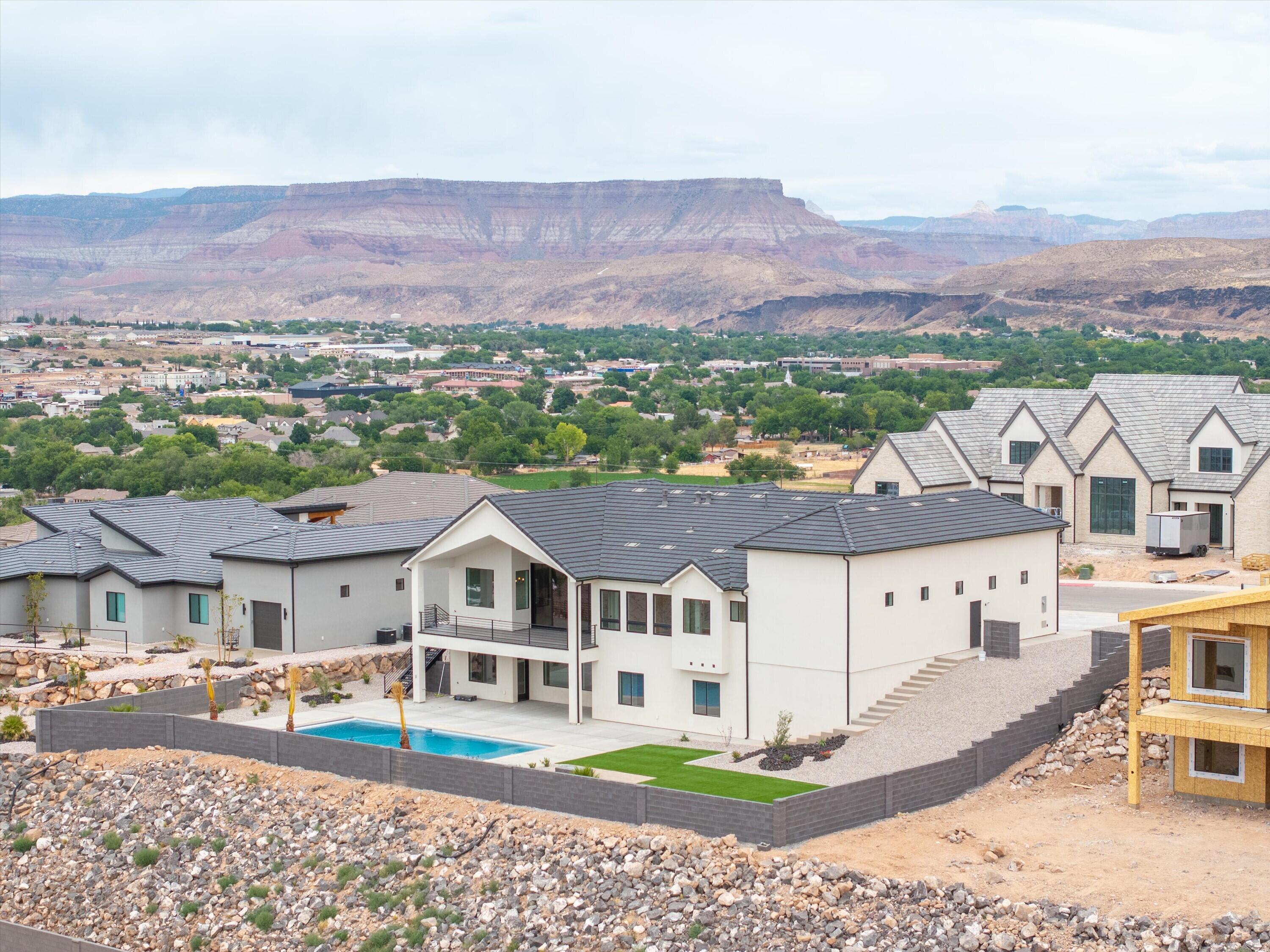 SCENIC POINTE - Residential