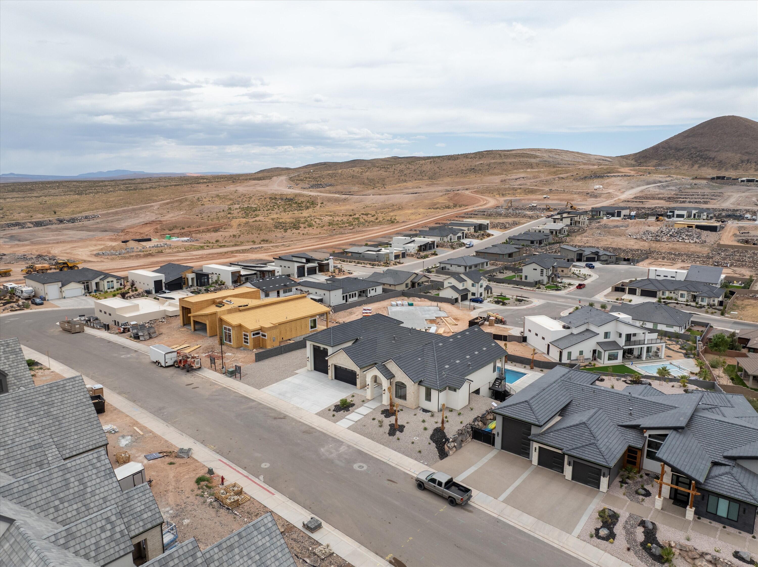 SCENIC POINTE - Residential