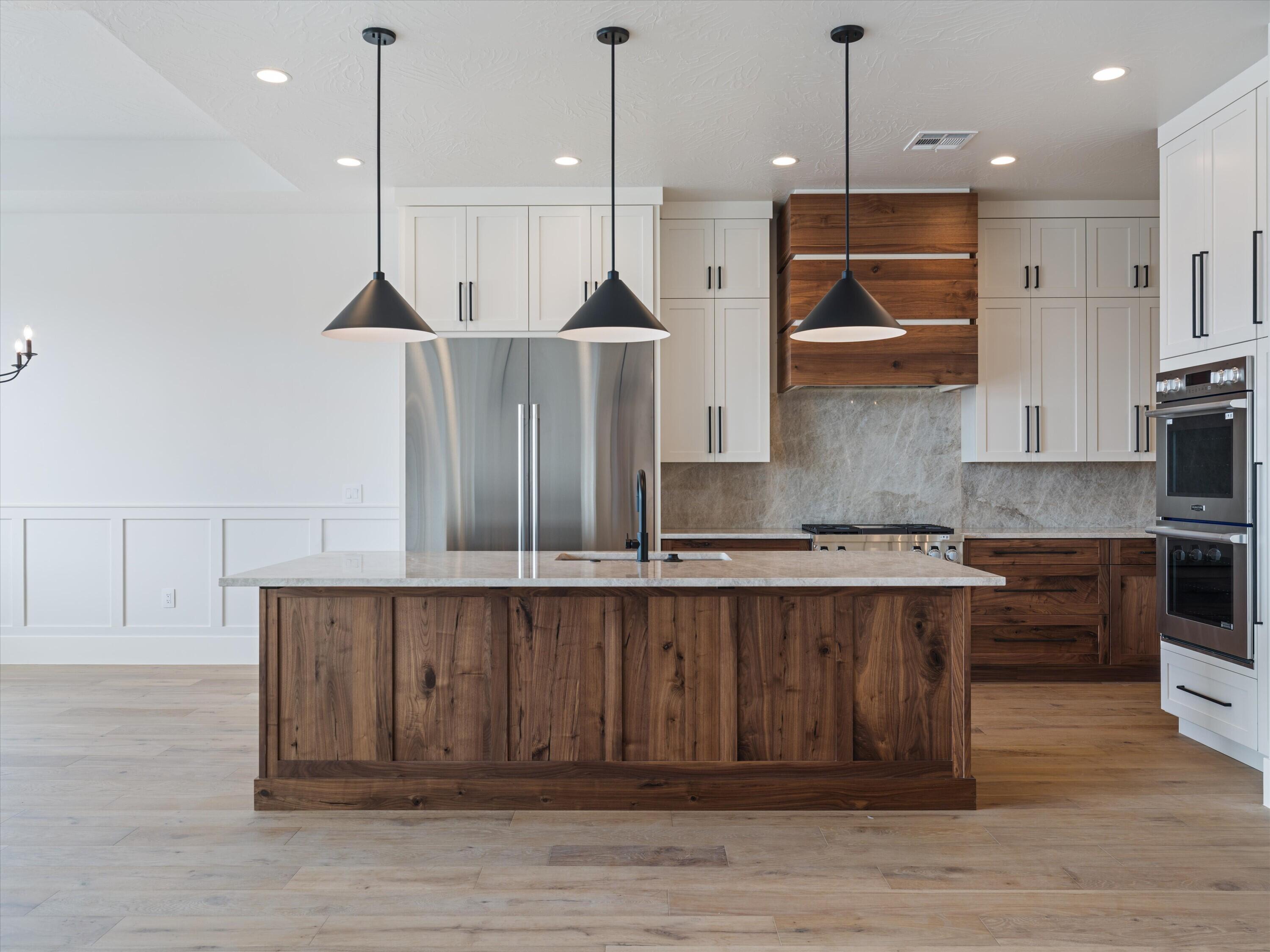 SCENIC POINTE - Residential