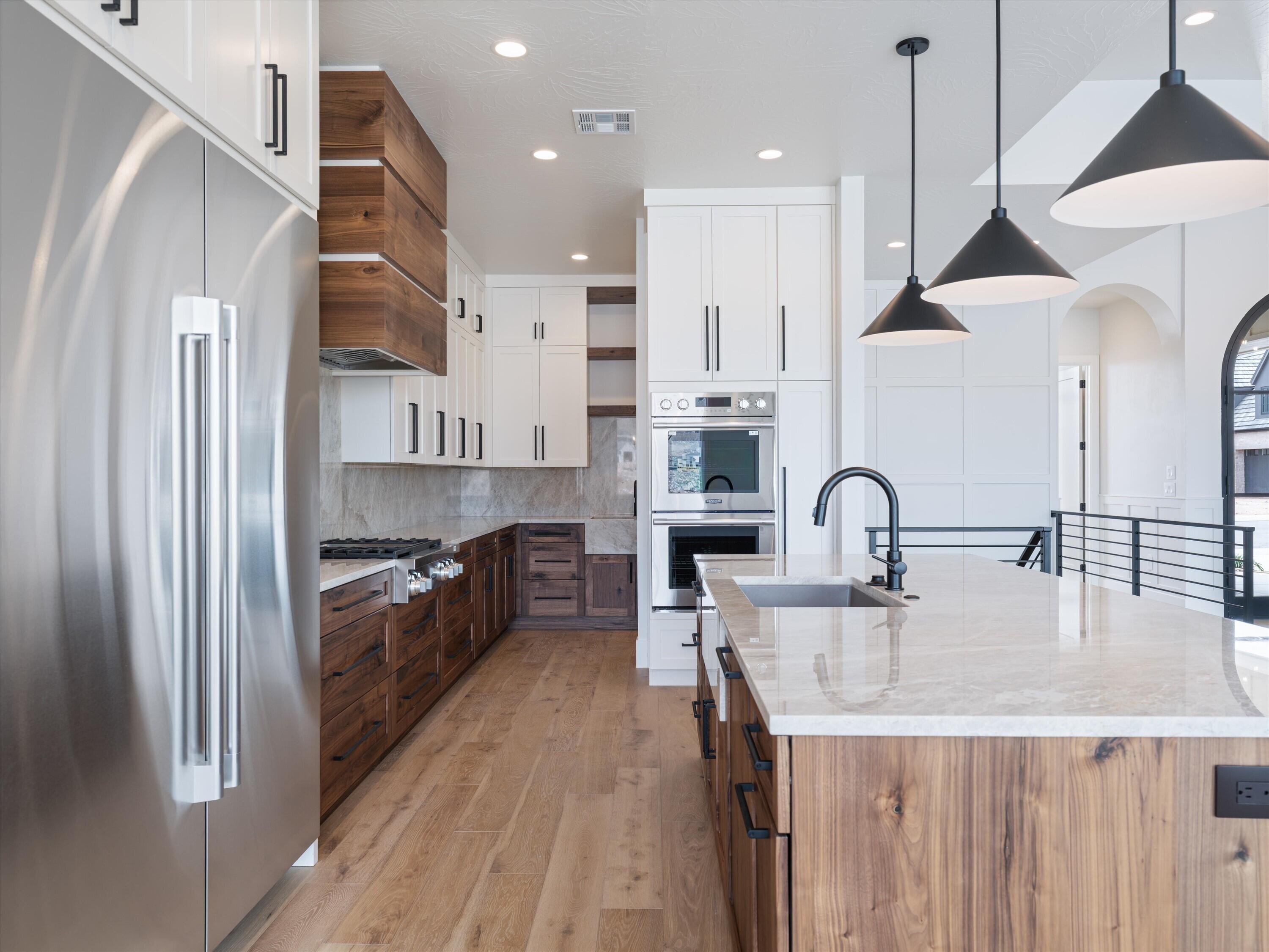 SCENIC POINTE - Residential
