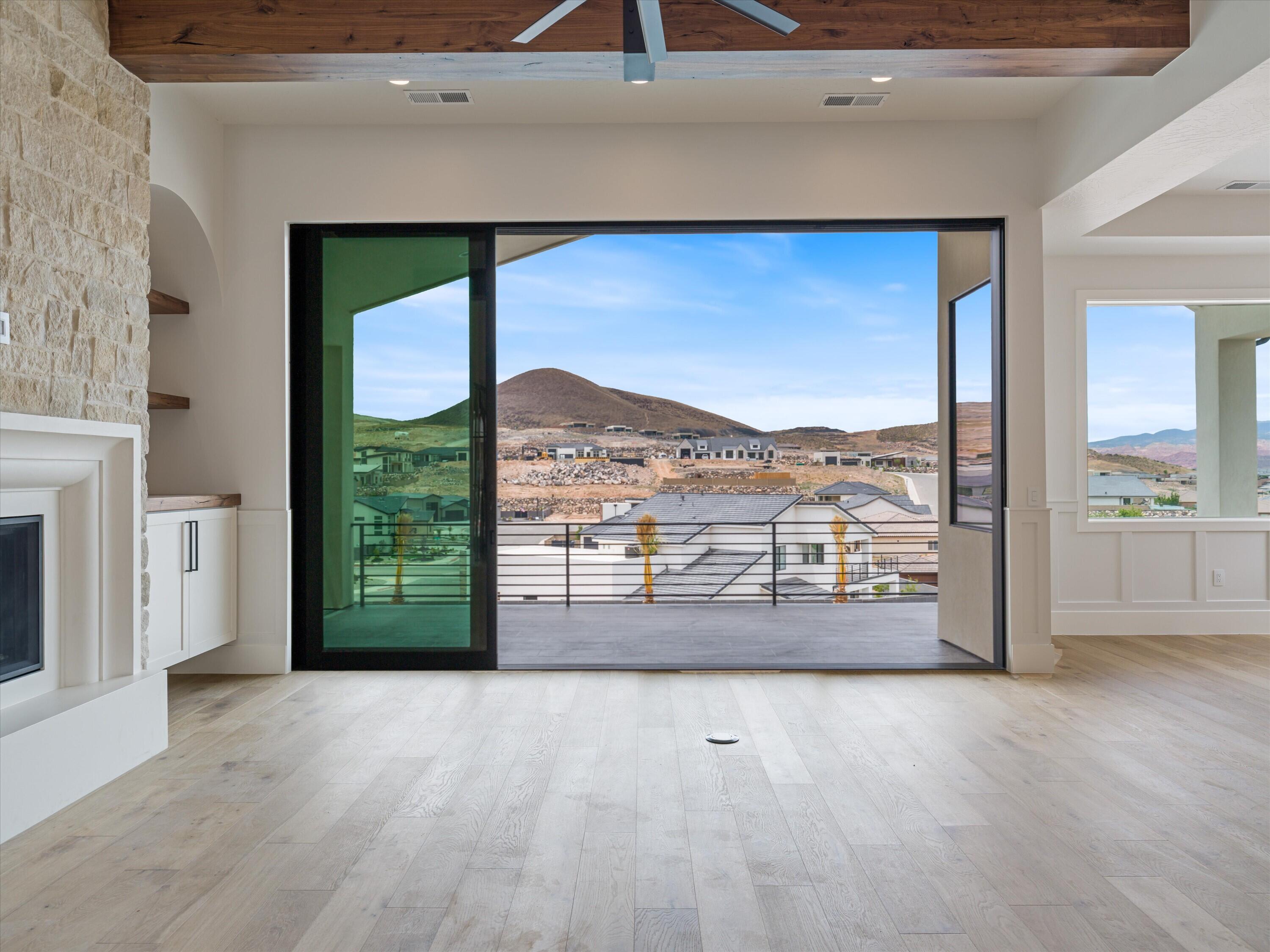 SCENIC POINTE - Residential