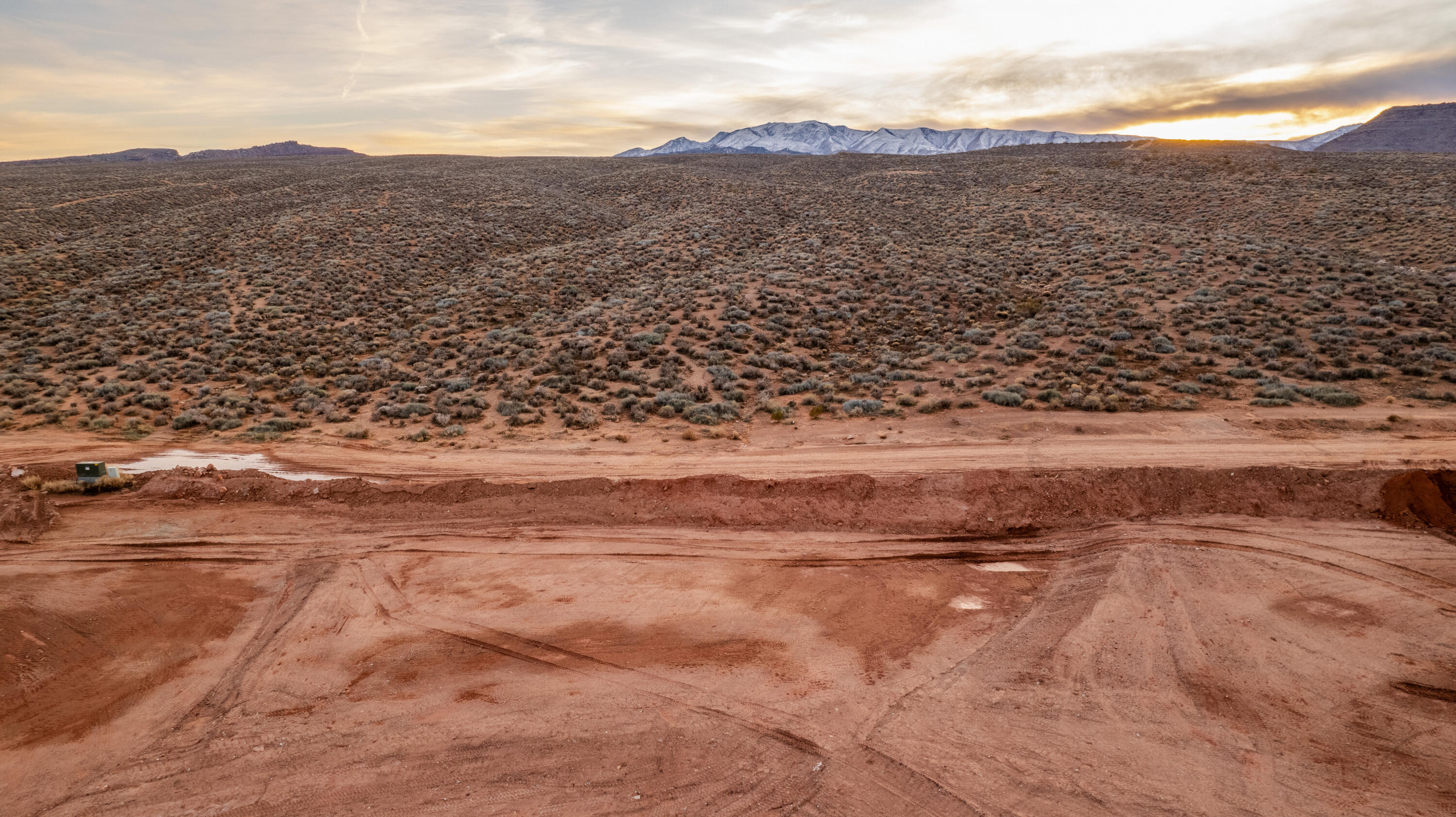 MOJAVE FLATS - Land