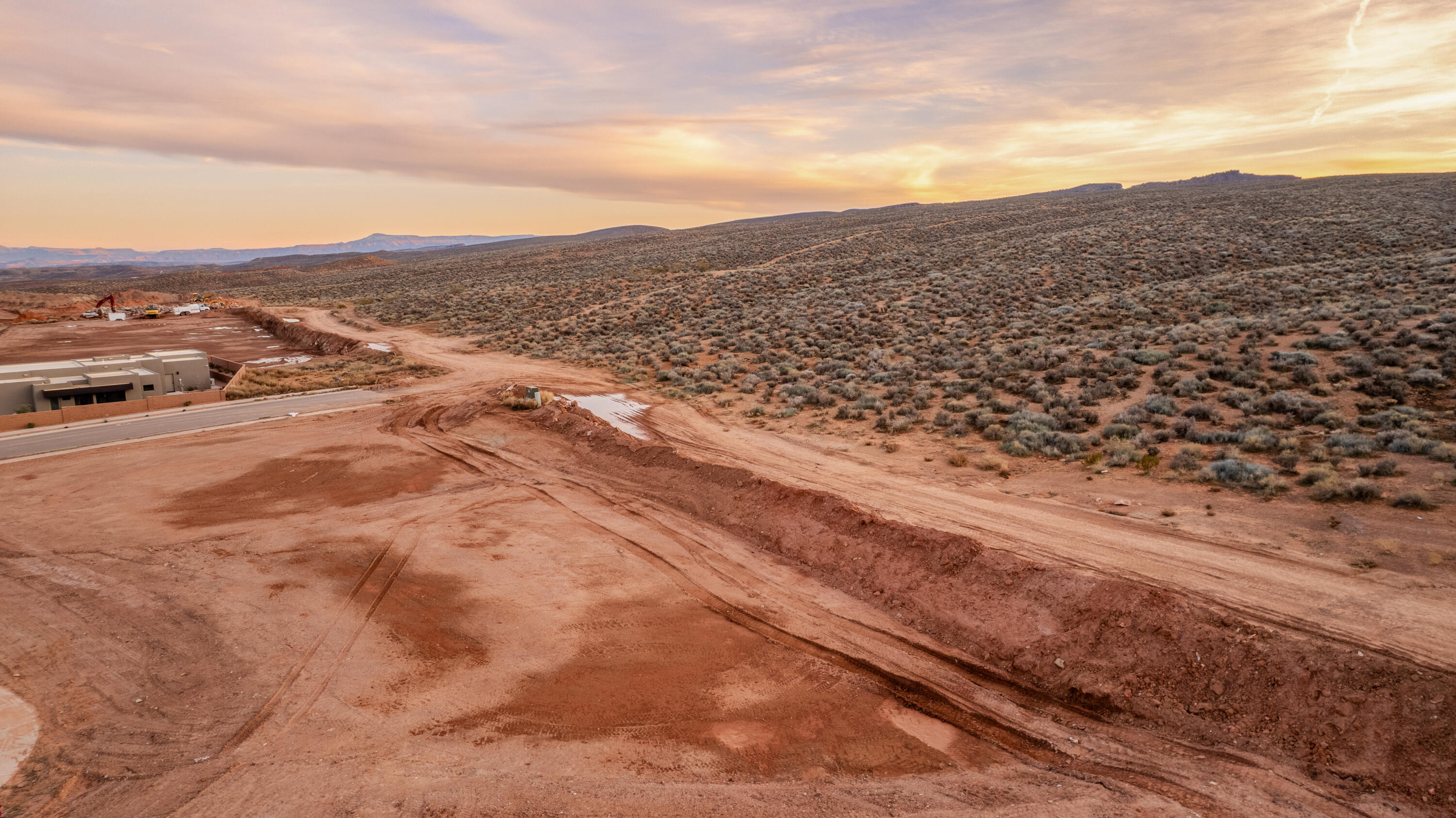 MOJAVE FLATS - Land