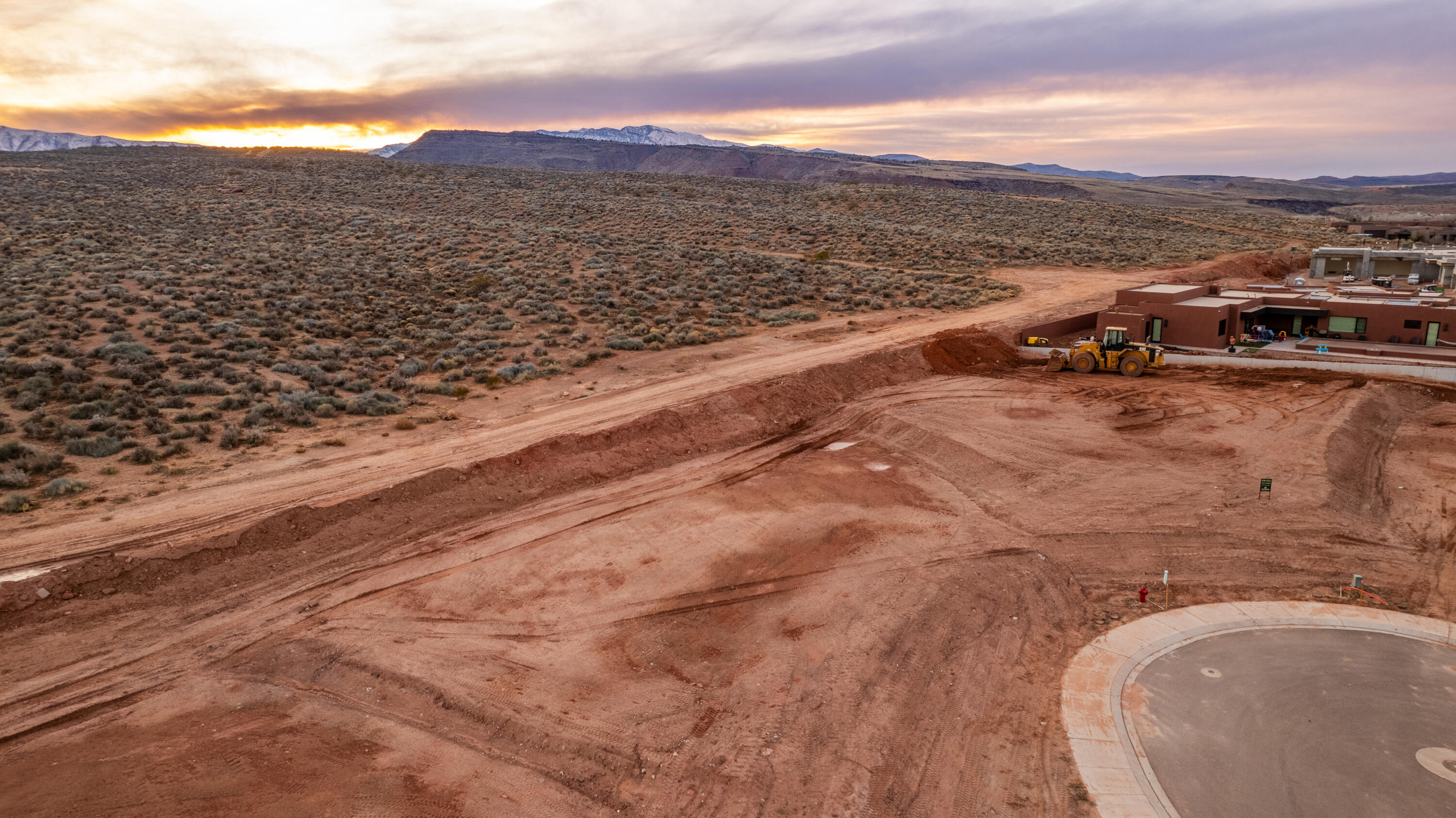 MOJAVE FLATS - Land