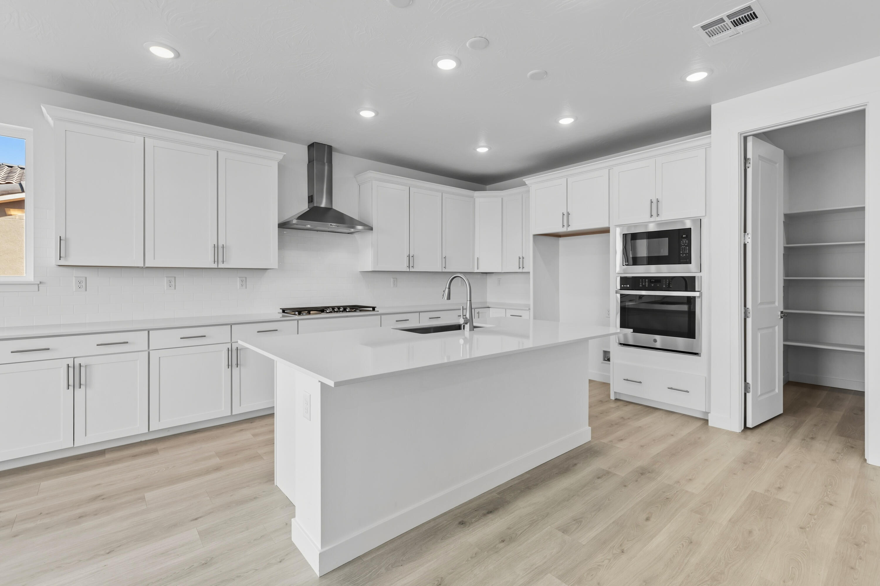 RED SLATE ESTATES - Residential