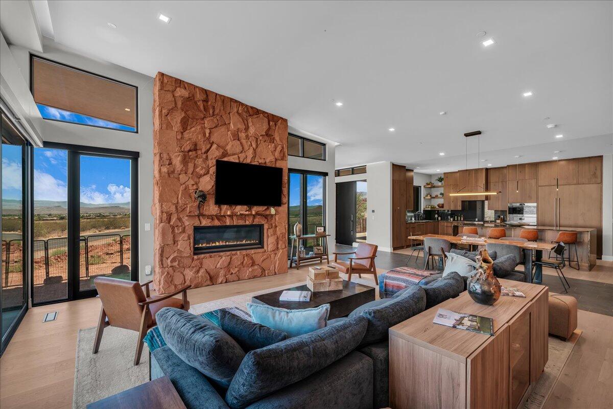 SENTIERRE PADRE CANYON - Residential