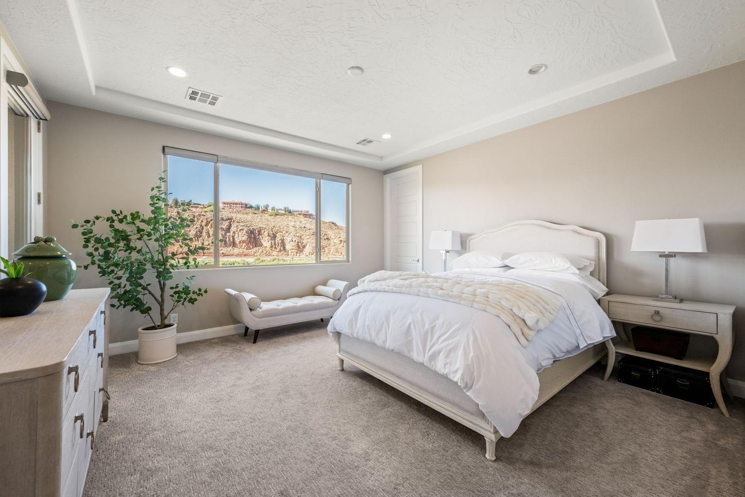 RIVERSIDE CLIFFS - Residential