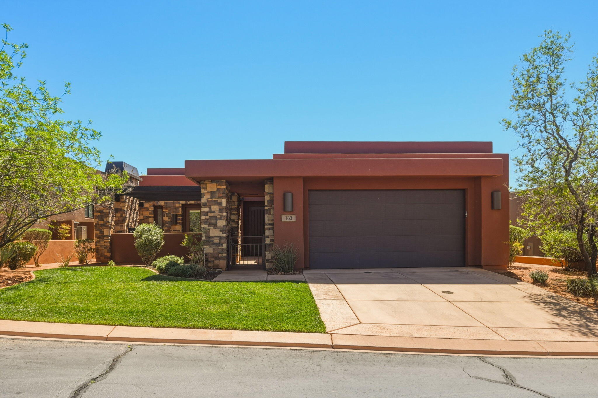 This pristine 3 bedroom home with contemporary design, provides one of the very best opportunities to become a member of the prestigious Entrada at Snow Canyon Country Club. Excellent condition. Open floor plan provides a warm, comfortable living space. Privacy and views from the front and back patios. Furniture can stay with the house - Move in ready! 
Associate membership to Entrada Country Club required. Ask agent for details.