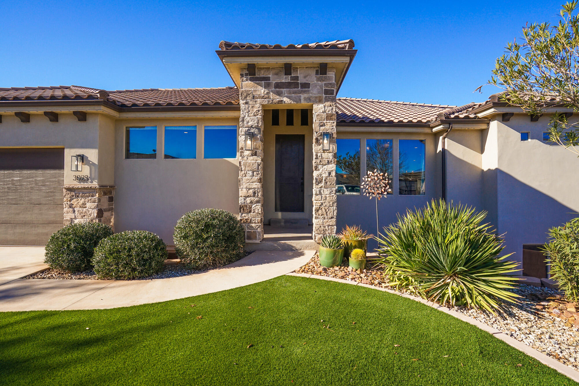 CORNERSTONE - Residential