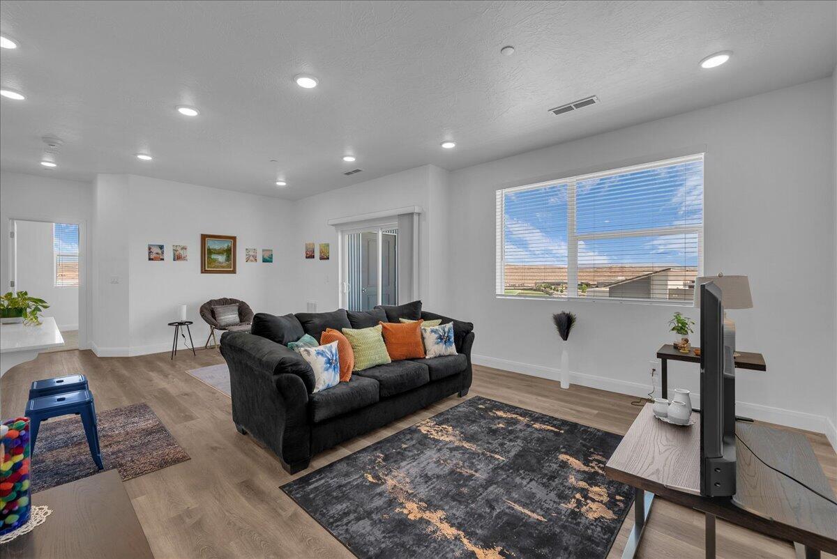 DESERT COLOR AUBURN HILLS CONDOMINIUMS - Residential