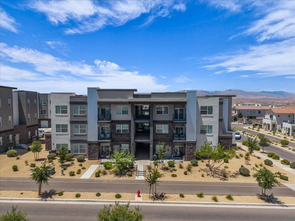 DESERT COLOR AUBURN HILLS CONDOMINIUMS - Residential