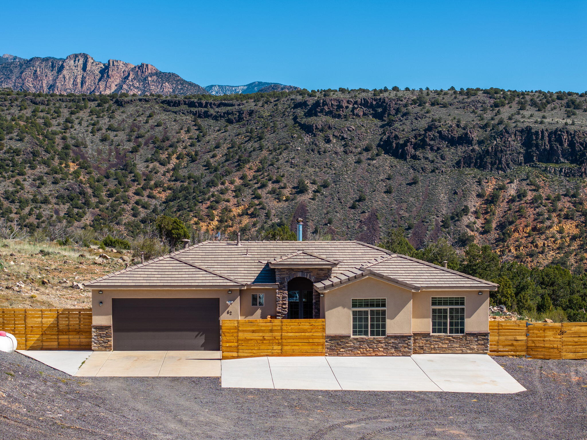 Nearly new 3bd. 2bath home in Brookside, sitting on 3.02 acres. Backs up to the Santa Clara river along the south east side of the property. Beautiful mountain views off the kitchen and dining room. Living room has wood burning stove and wood floors throughout main living area. Custom wood cabinetry in the kitchen and bathrooms and a spacious custom shower in the primary bedroom with ceiling fans in every room. Huge custom detached garage/ shop measuring 60'x30' (1800 sq.ft. inside) with 14' height.