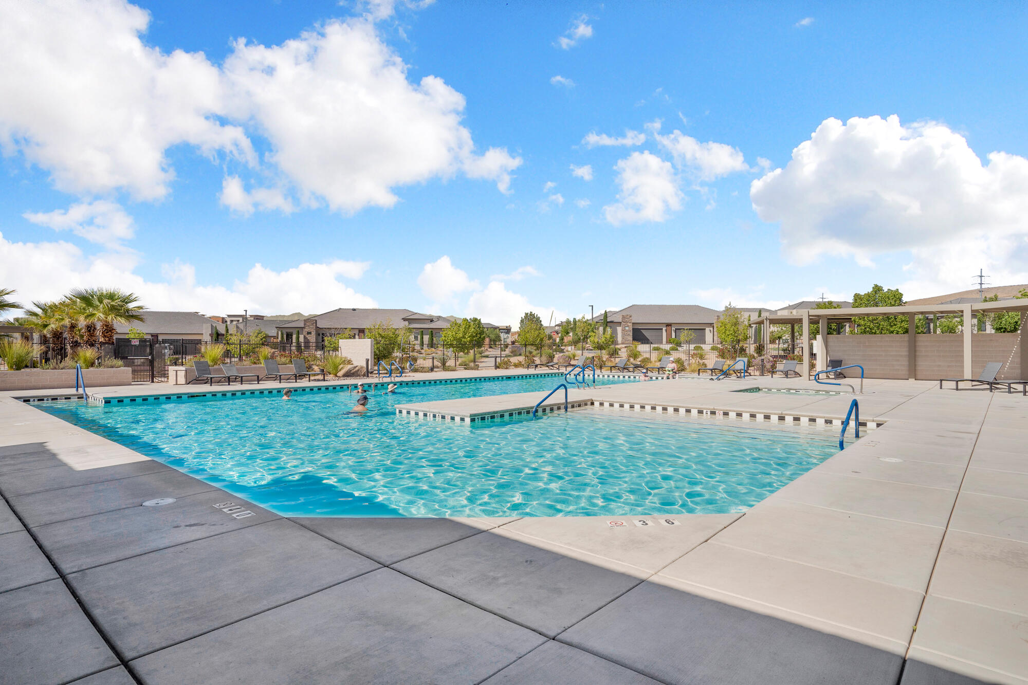 VILLAS AT SUN RIVER - Residential