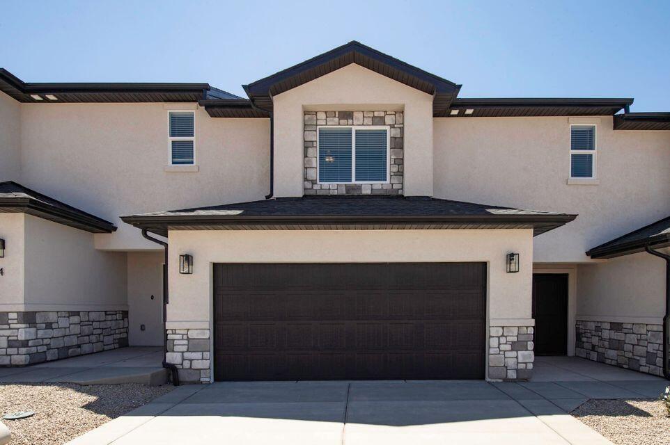 Beautiful townhome with fabulous amenities! Fenced rear patio, open kitchen/great room, fireplace. Common area includes dog park, playground, pickleball court & picnic area.