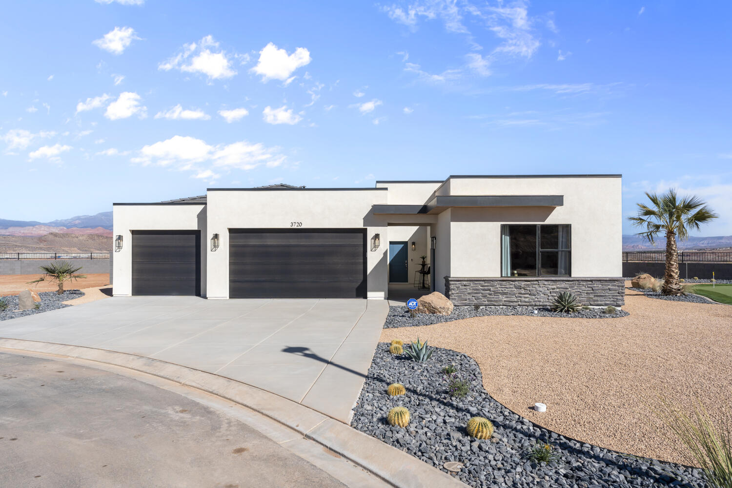 CASITA and SINGLE LEVEL LIVING in this Haven floor plan featured in the desirable community of Long Valley. You will enjoy an open floorplan that boasts a kitchen with generous pantry, a large kitchen island with breakfast bar, quartz countertops, stainless appliances with gas cooking, and laminate flooring throughout the main level. Enjoy our community pools, hot tub, pickleball courts, 18 hole putting course and more! Ask me about our generous home warranty and smart home package! ** Special Interest Rates are Available when you use DHI Mortgage in addition to receiving cash towards closing.  Pictures are of different home with similar finishes. Square footage figures are provided as a courtesy estimate only and were obtained from building plans.