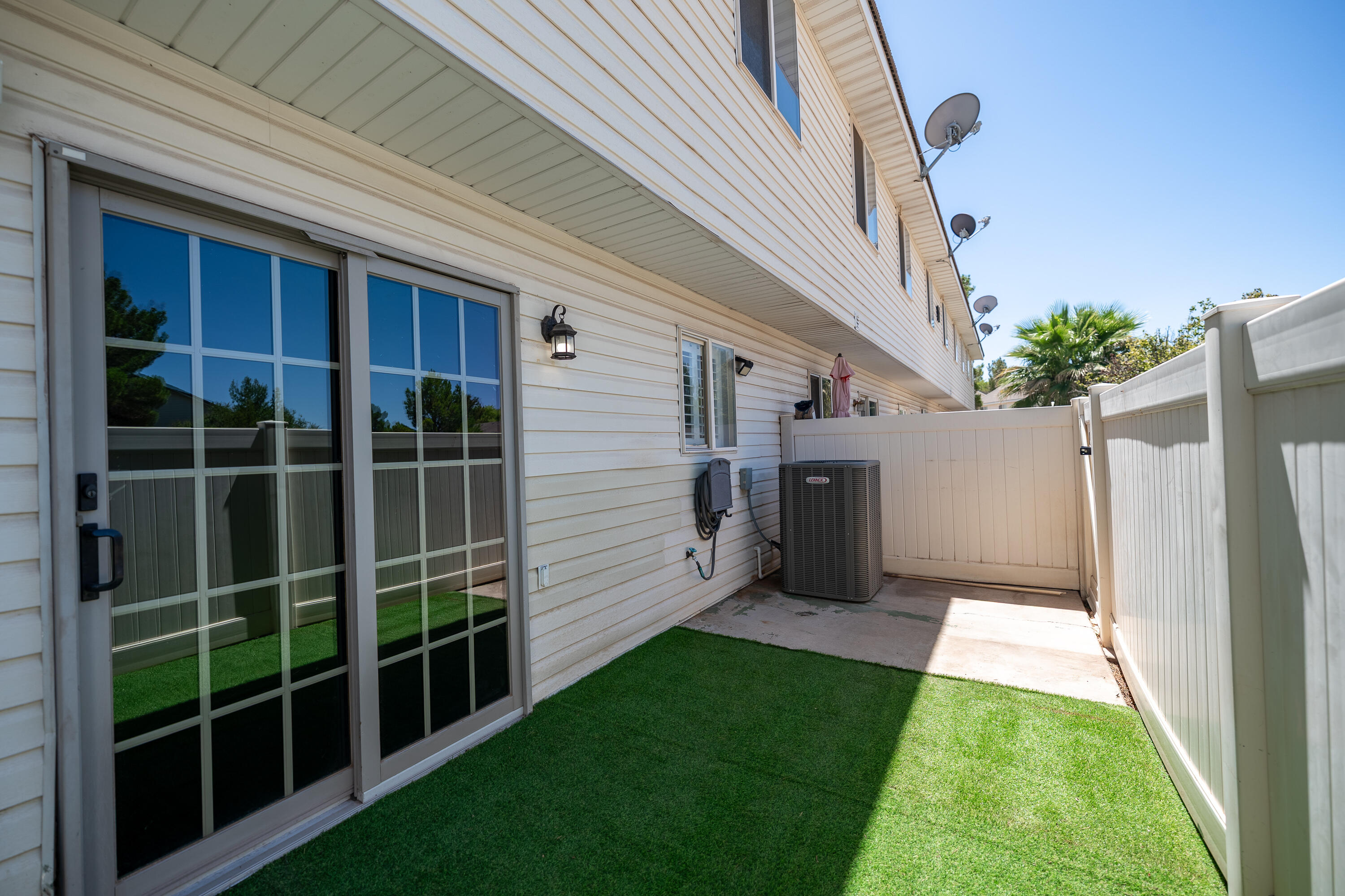 LEXINGTON HILLS TOWNHOMES - Residential
