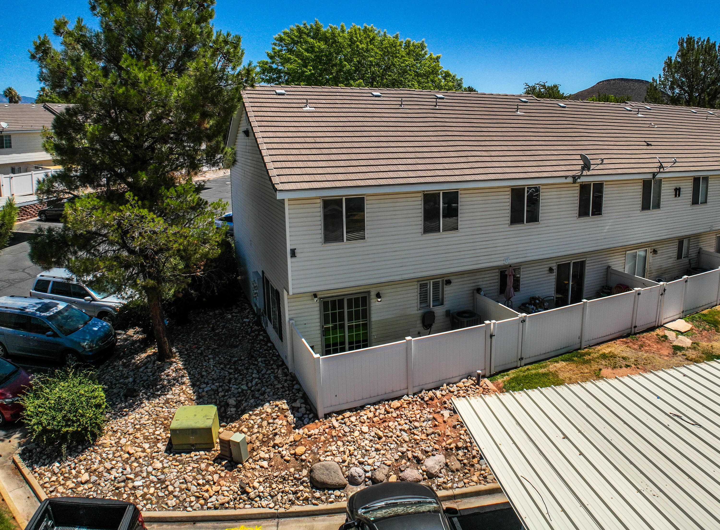 LEXINGTON HILLS TOWNHOMES - Residential