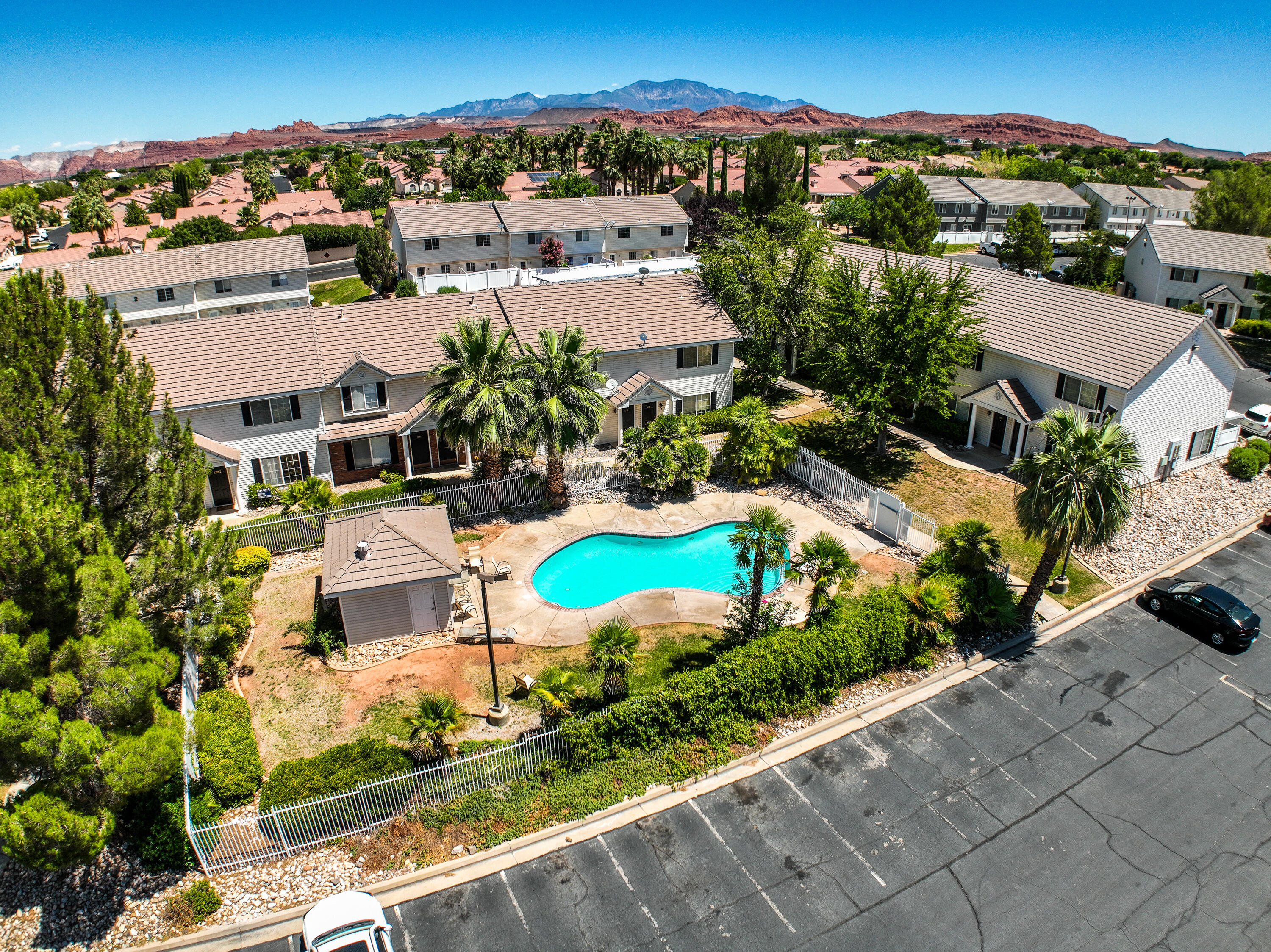 LEXINGTON HILLS TOWNHOMES - Residential
