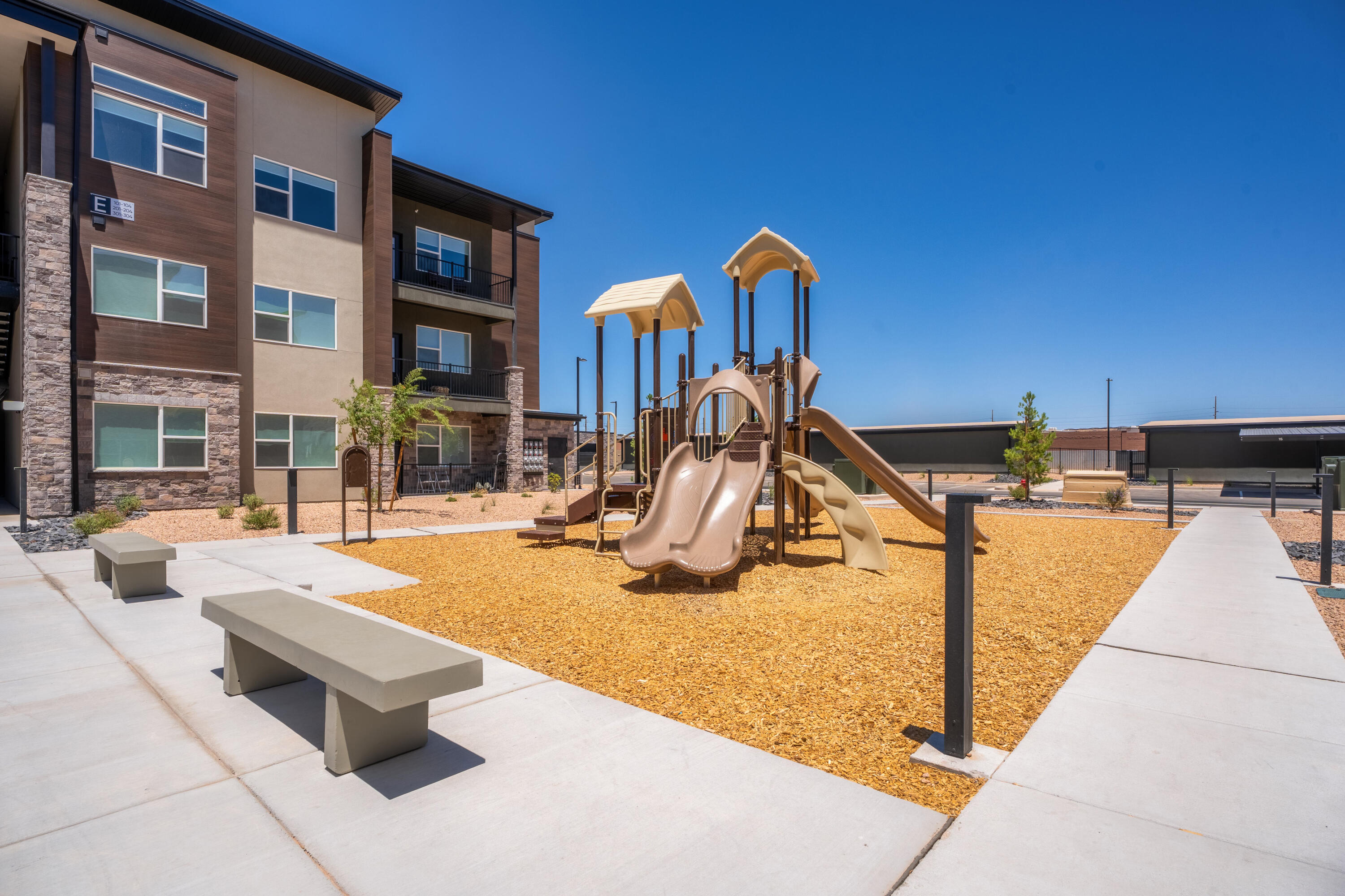 DESERT RIDGE TH - Residential