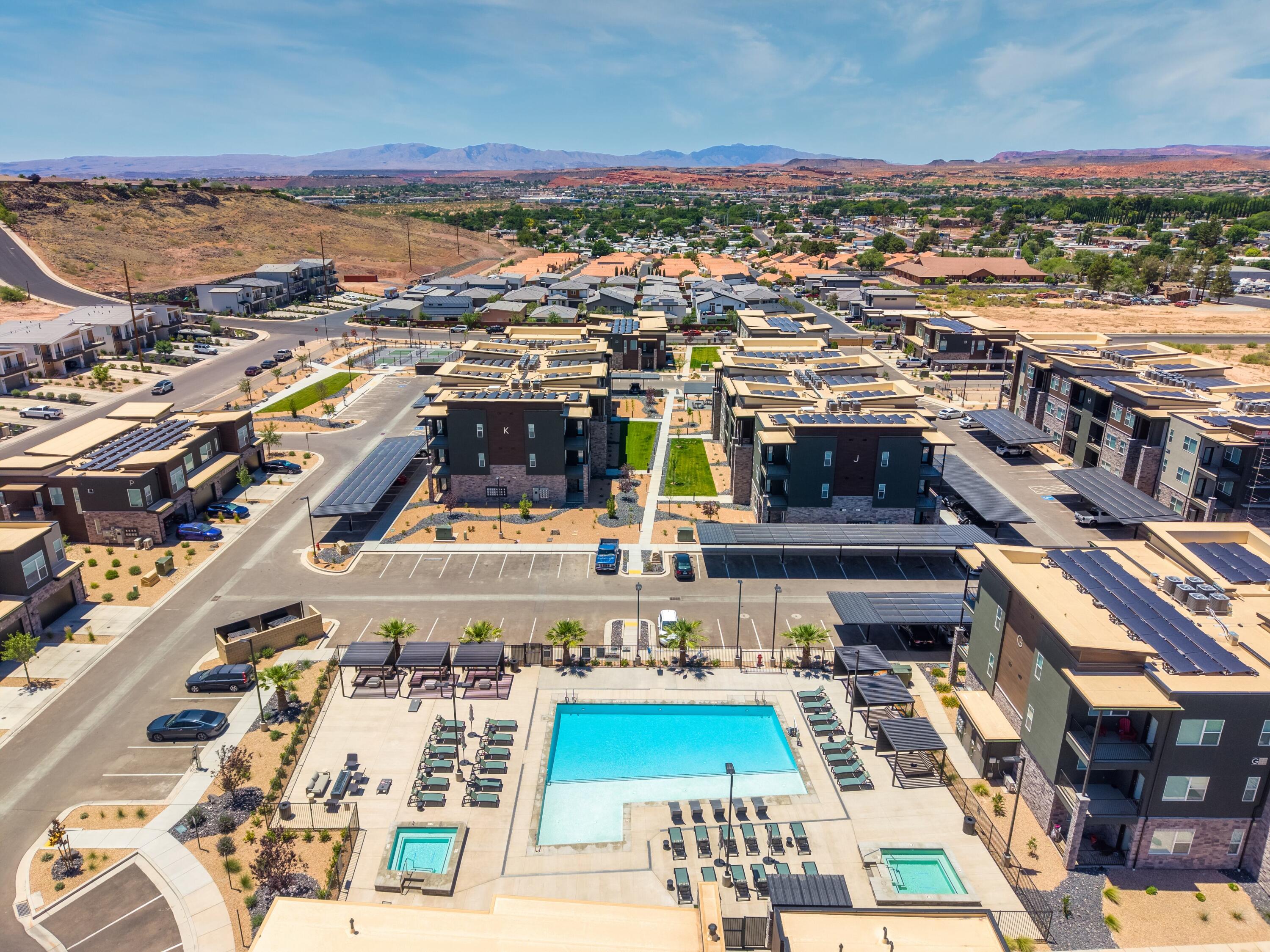 DESERT RIDGE TH - Residential