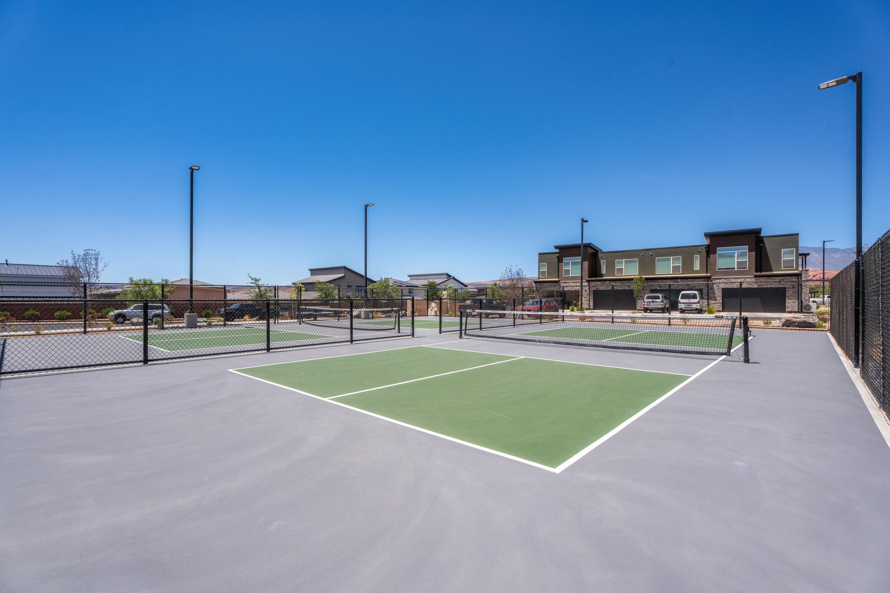 DESERT RIDGE TH - Residential